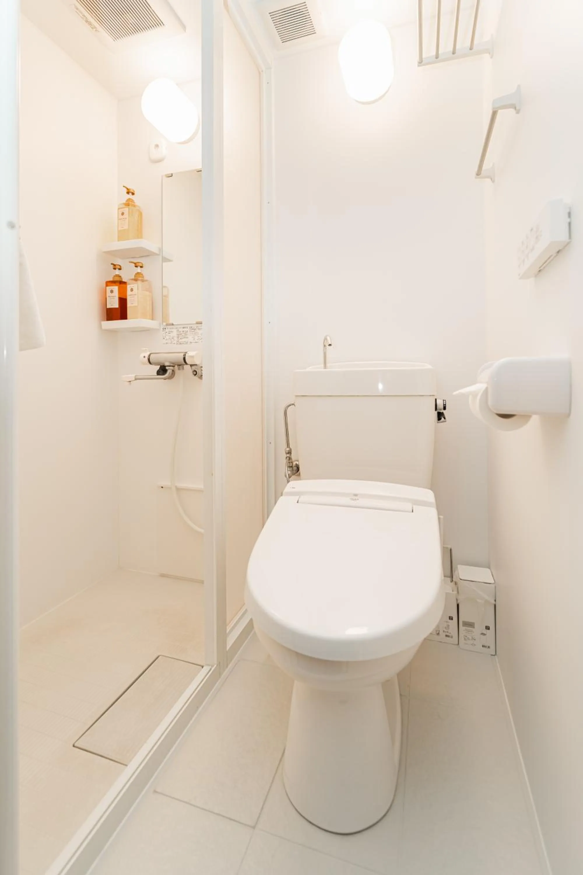 Shower in Serorin Light Hotel Tokyo