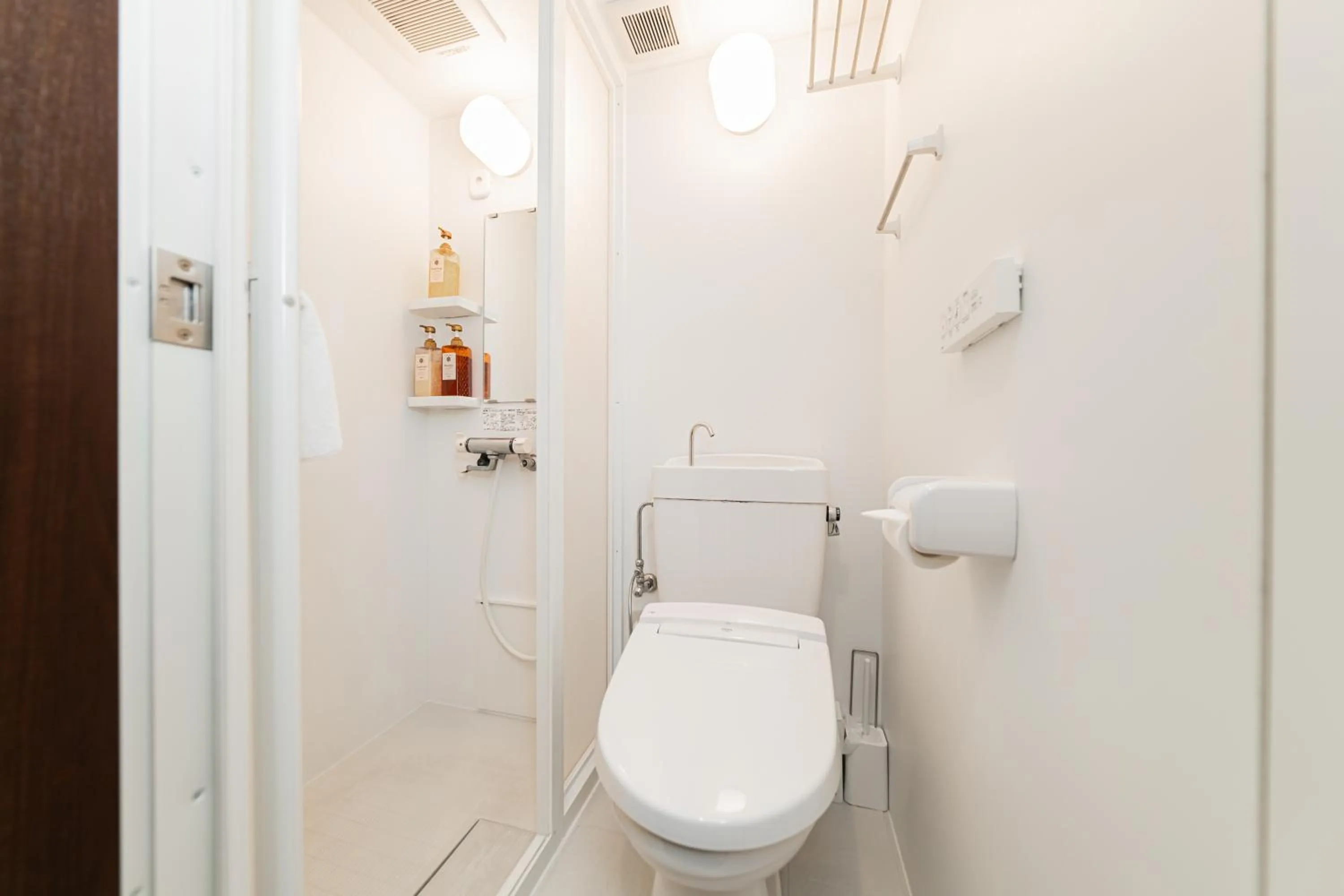 Shower in Serorin Light Hotel Tokyo