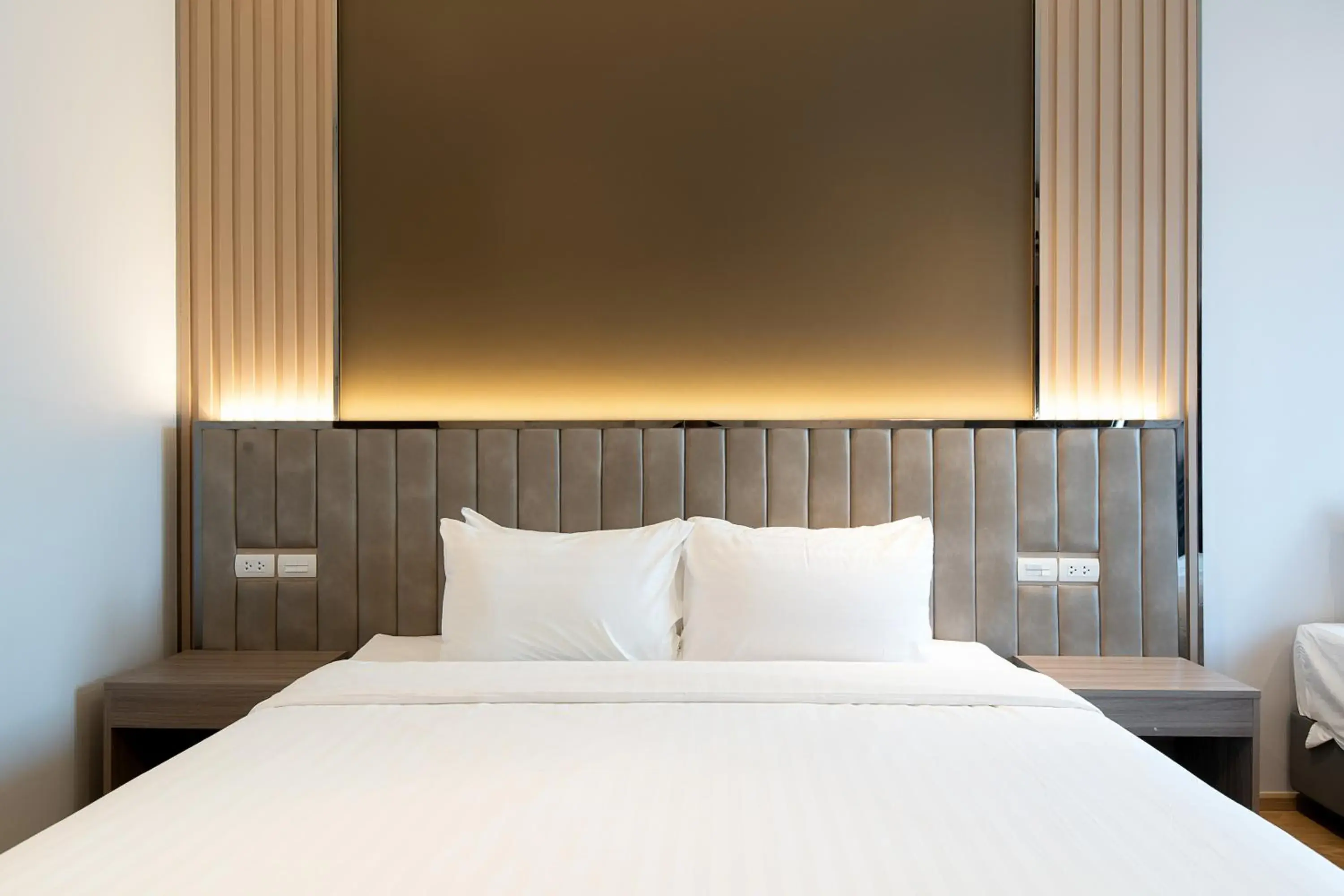 Premium King Bed in Crystal Srivaree Suvarnabhumi Hotel Premium King Bed in Crystal Srivaree Suvarnabhumi Hotel