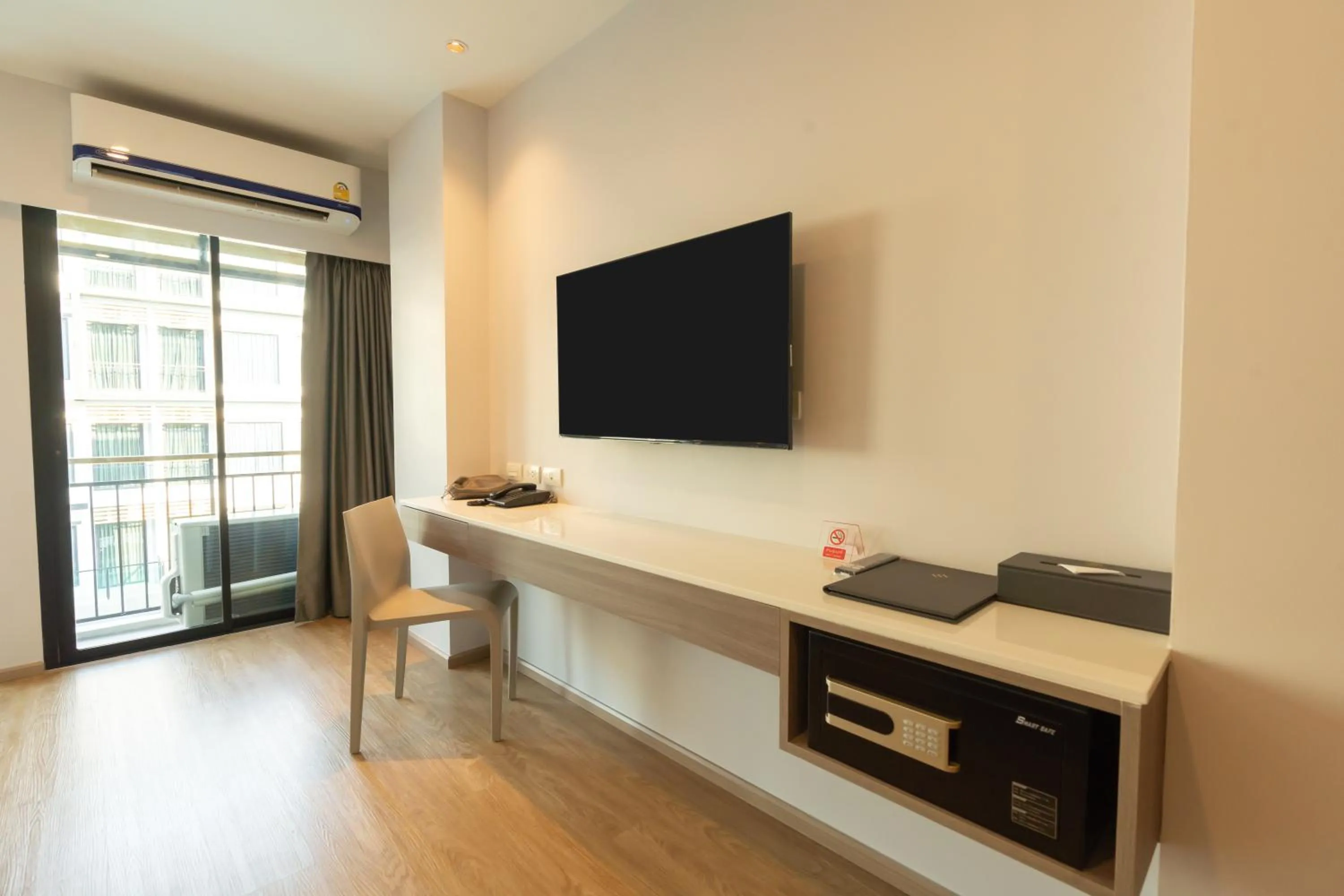 TV and multimedia in Crystal Srivaree Suvarnabhumi Hotel