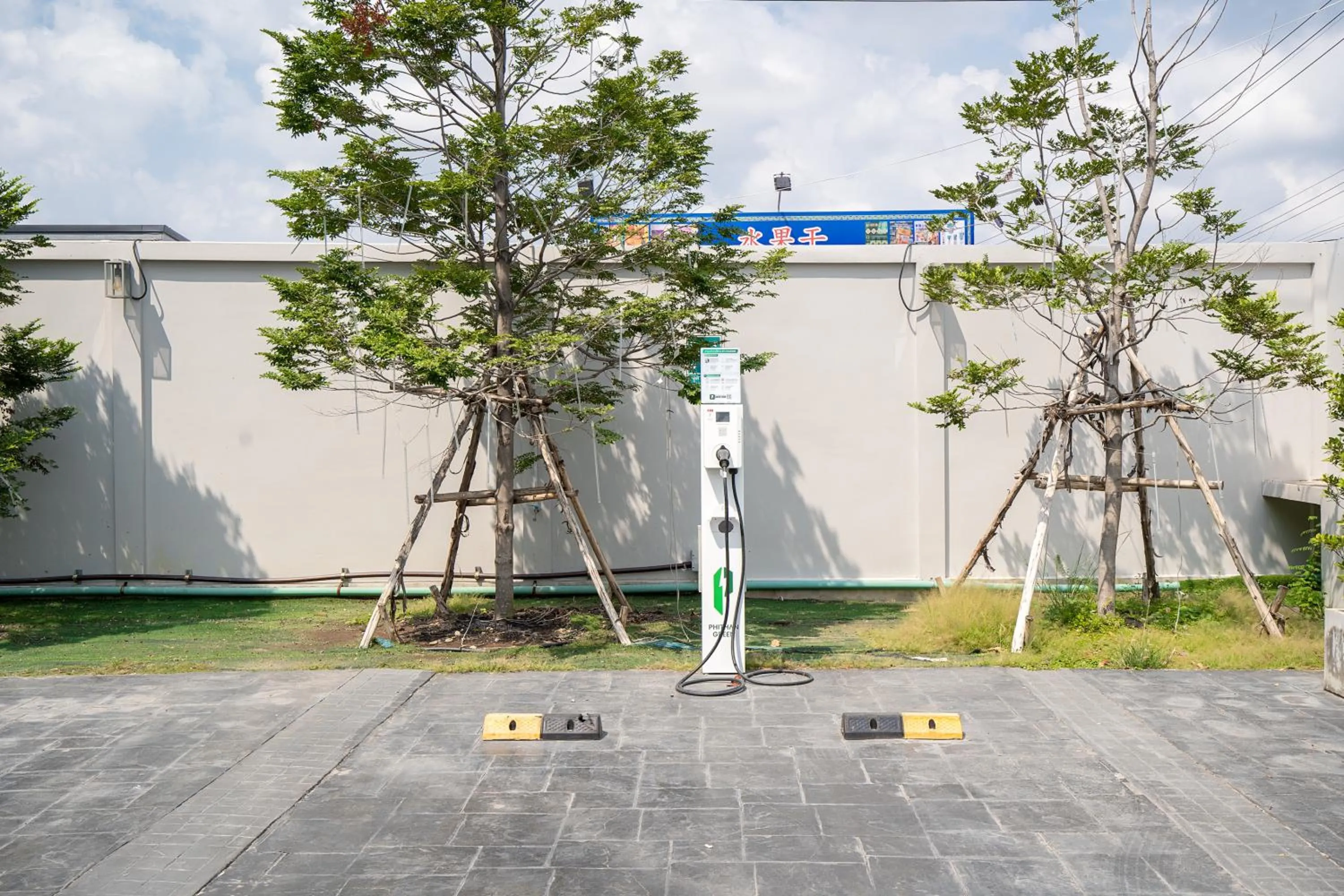 Parking in Crystal Srivaree Suvarnabhumi Hotel