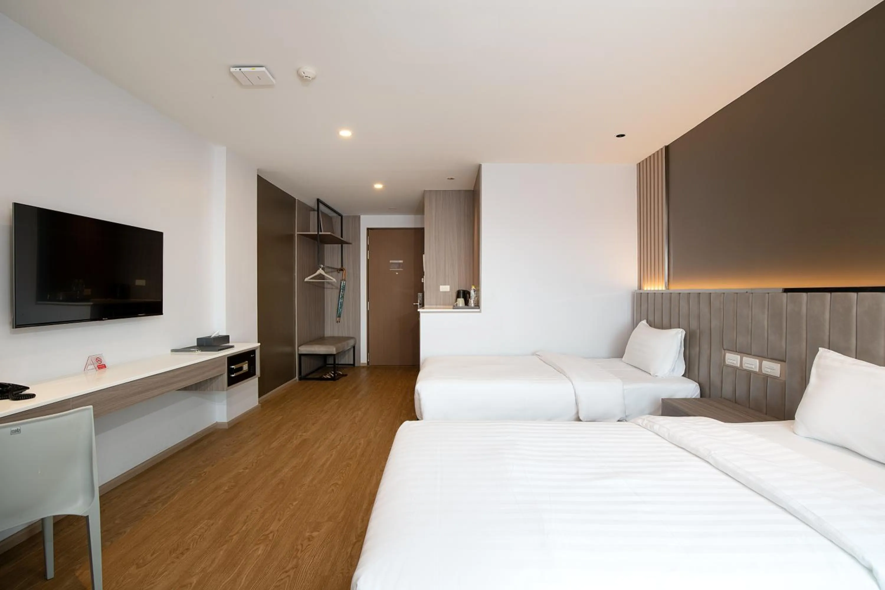 Living room, Bed in Crystal Srivaree Suvarnabhumi Hotel