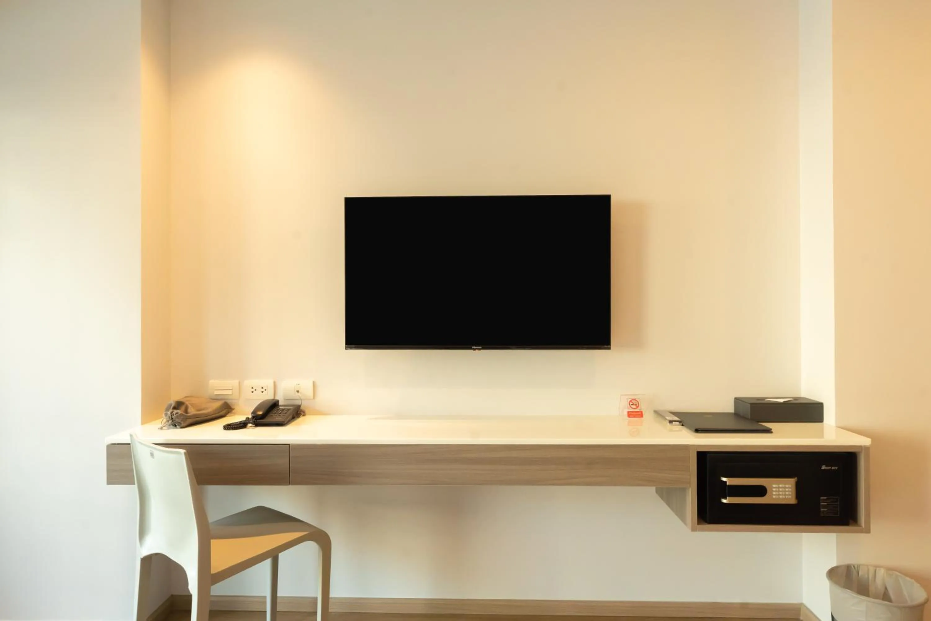 TV and multimedia in Crystal Srivaree Suvarnabhumi Hotel