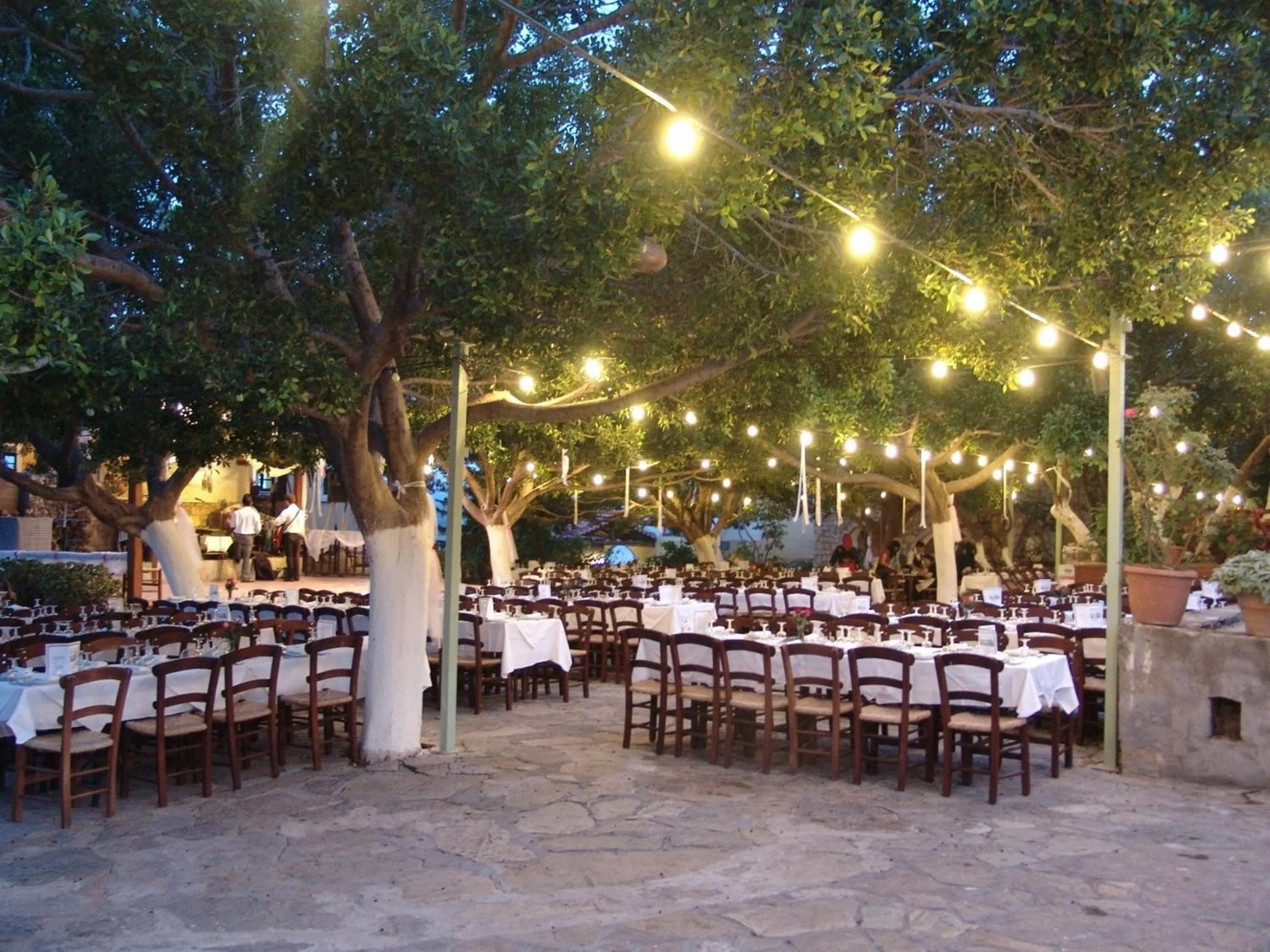 Restaurant/places to eat in Arolithos Traditional Village Hotel