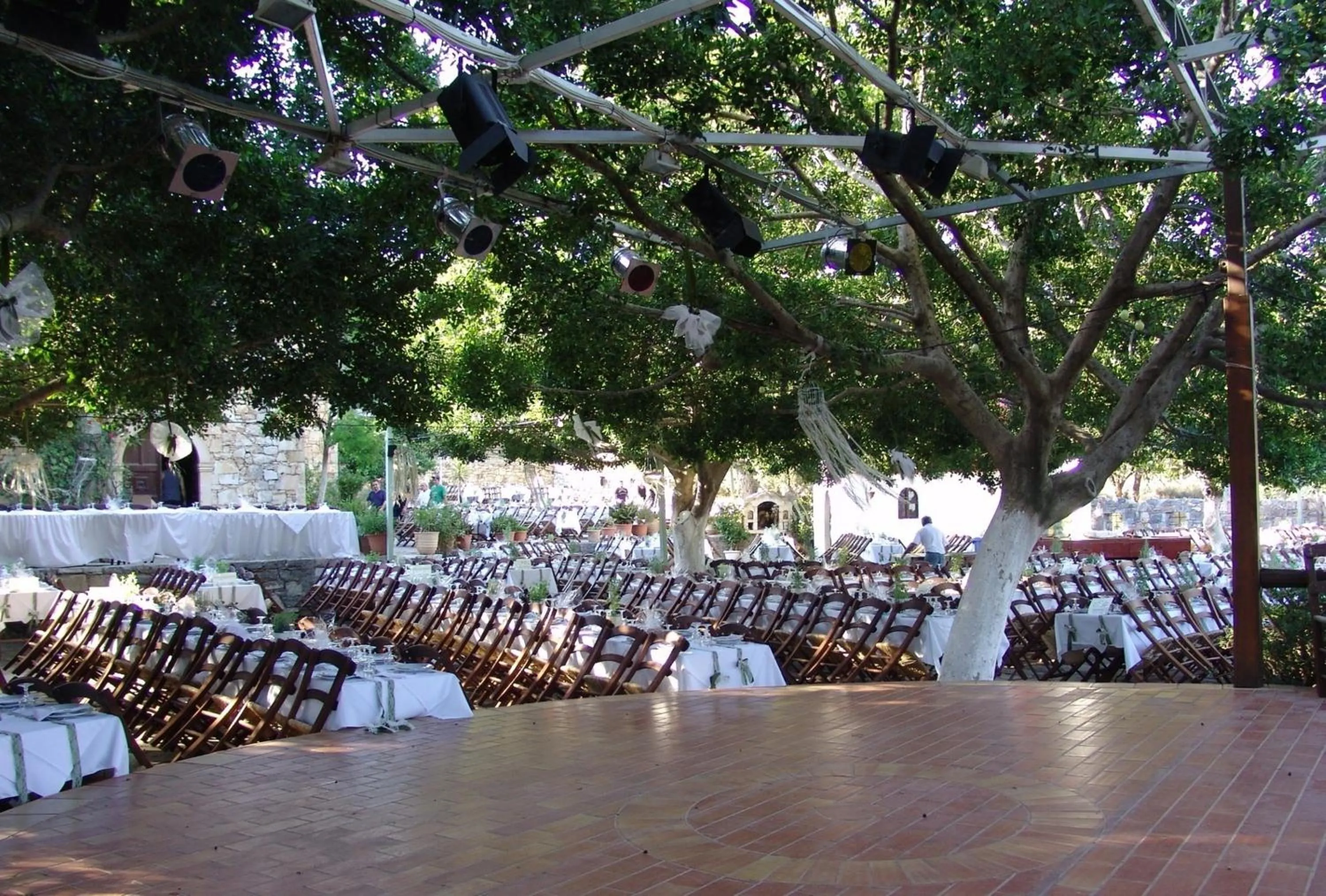 Restaurant/places to eat in Arolithos Traditional Village Hotel