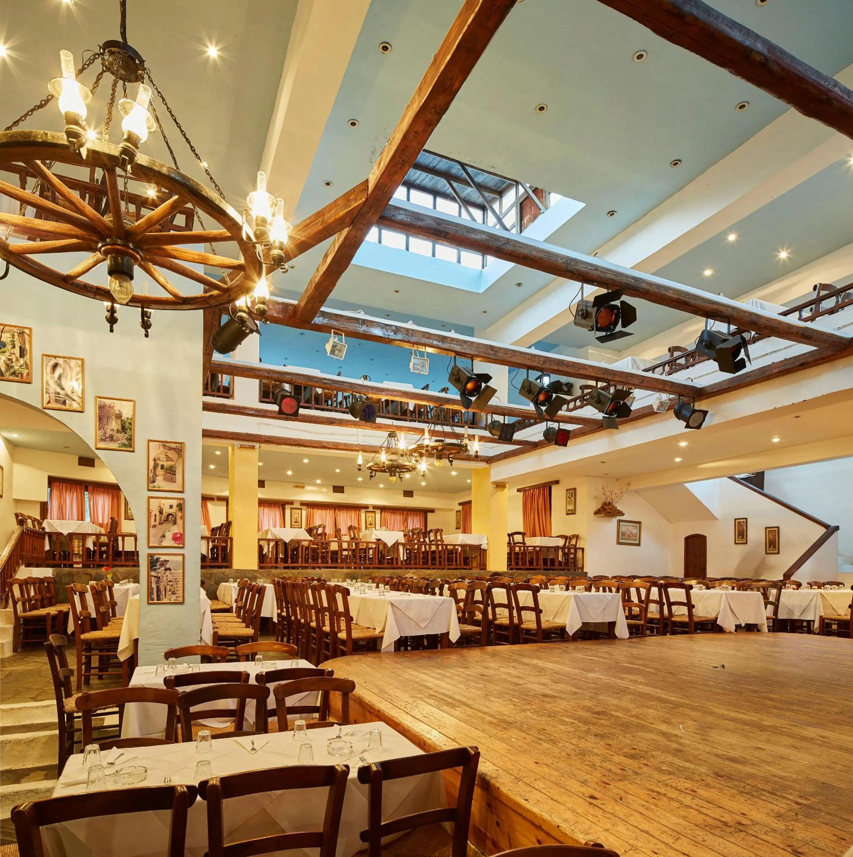 Restaurant/places to eat in Arolithos Traditional Village Hotel