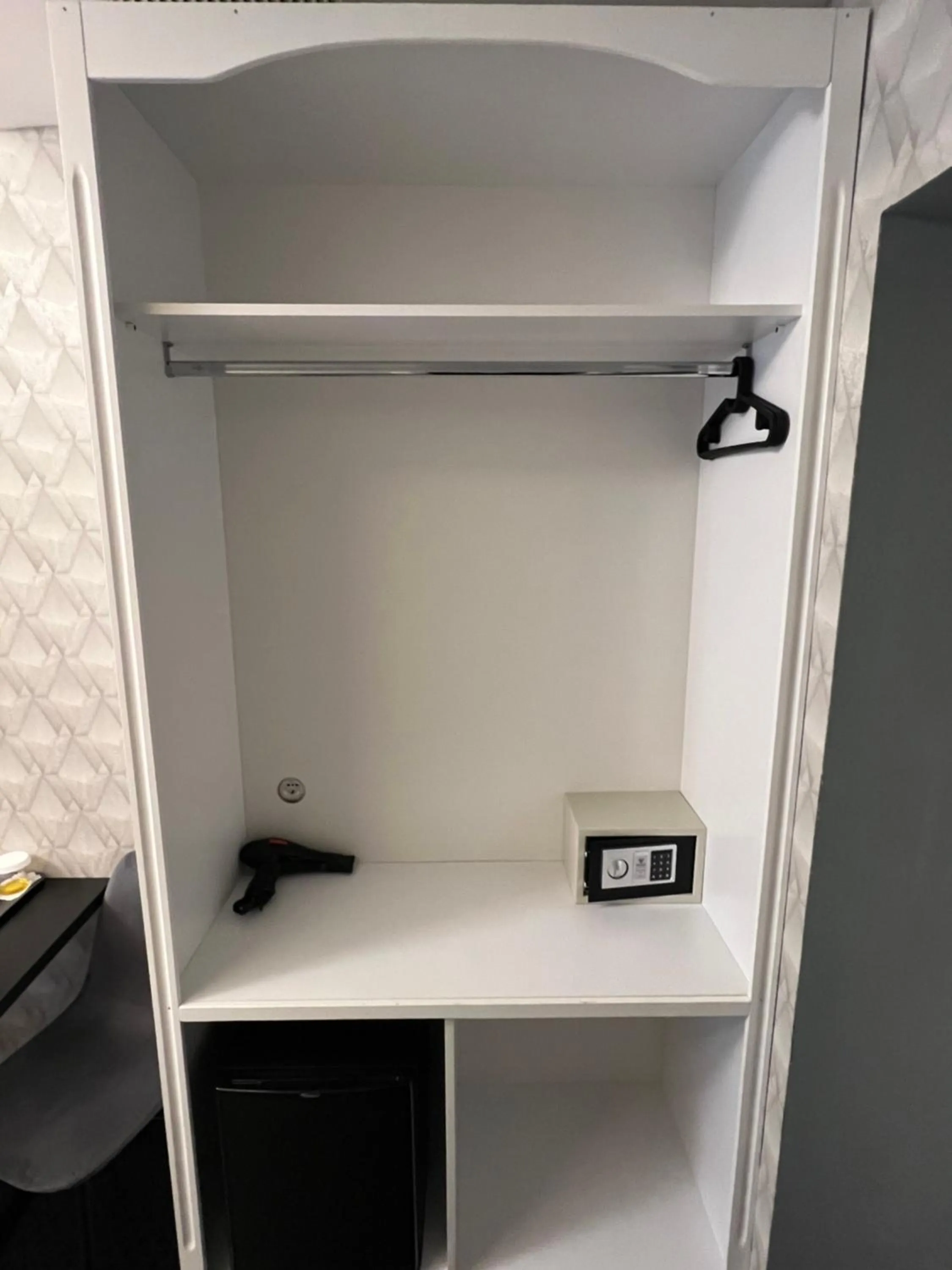 wardrobe in Sole Luxury Bed and Breakfast