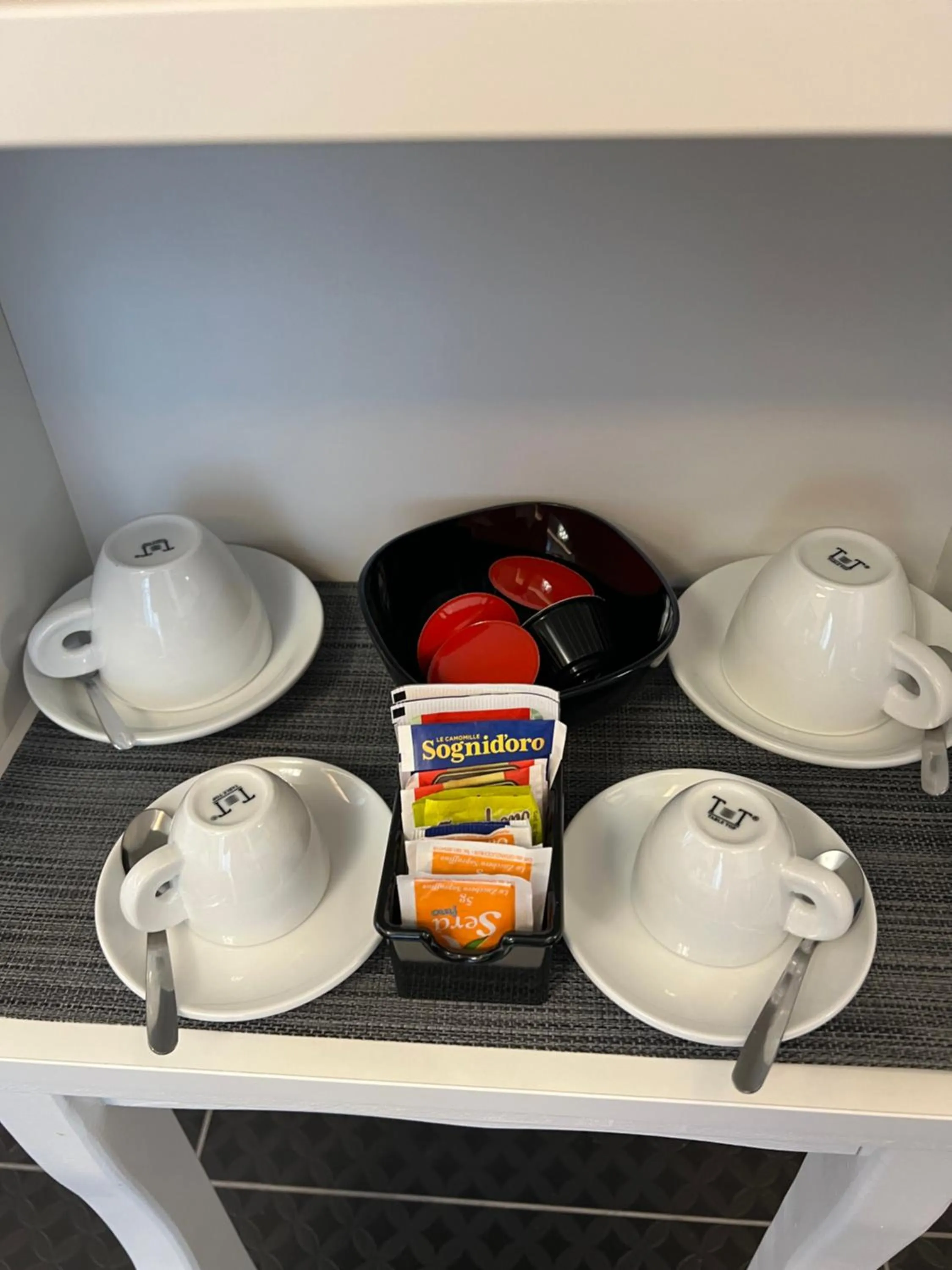 Coffee/tea facilities in Sole Luxury Bed and Breakfast