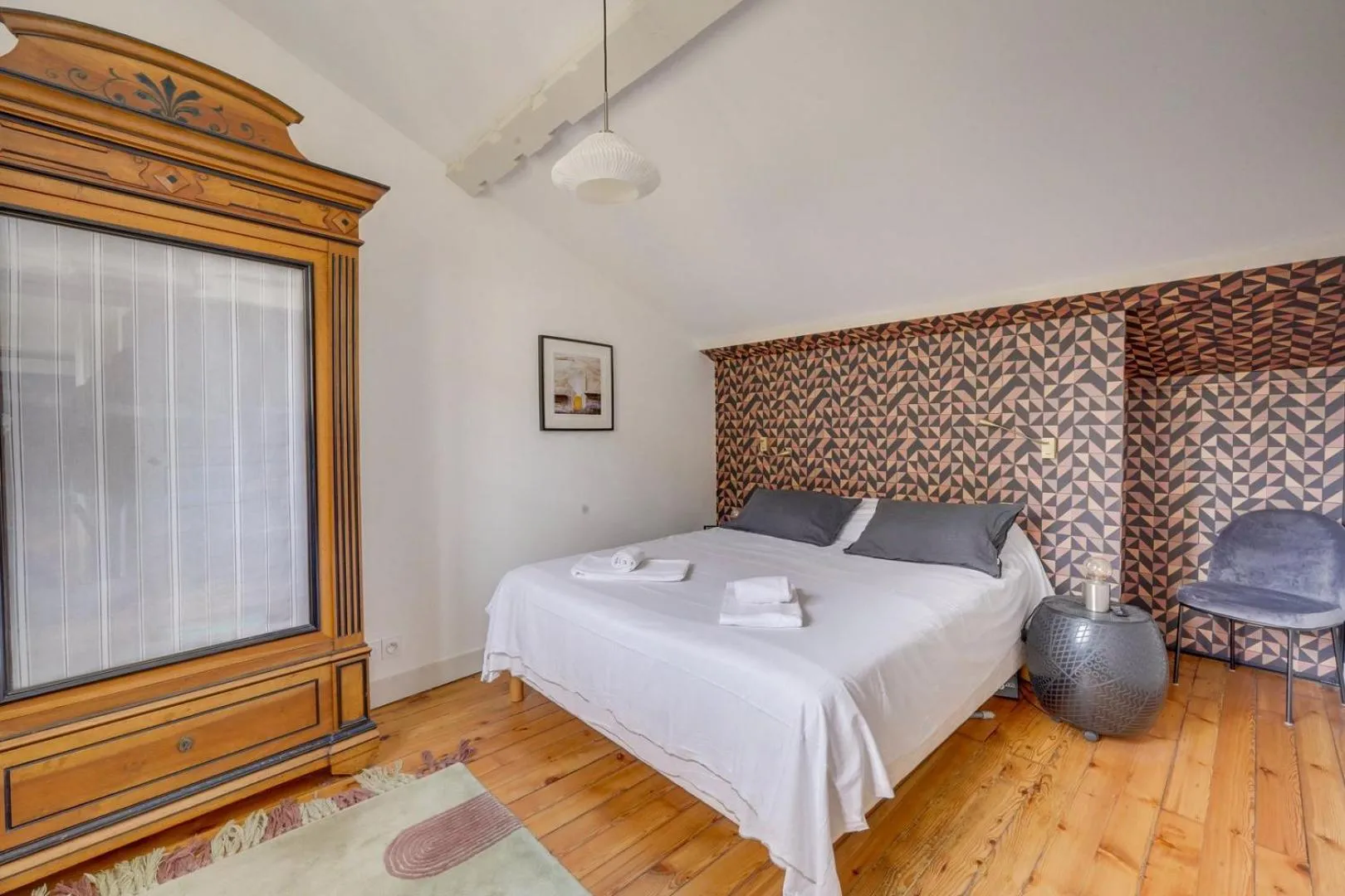 Bed in Bel appartement Bordeaux centre Pey Berland