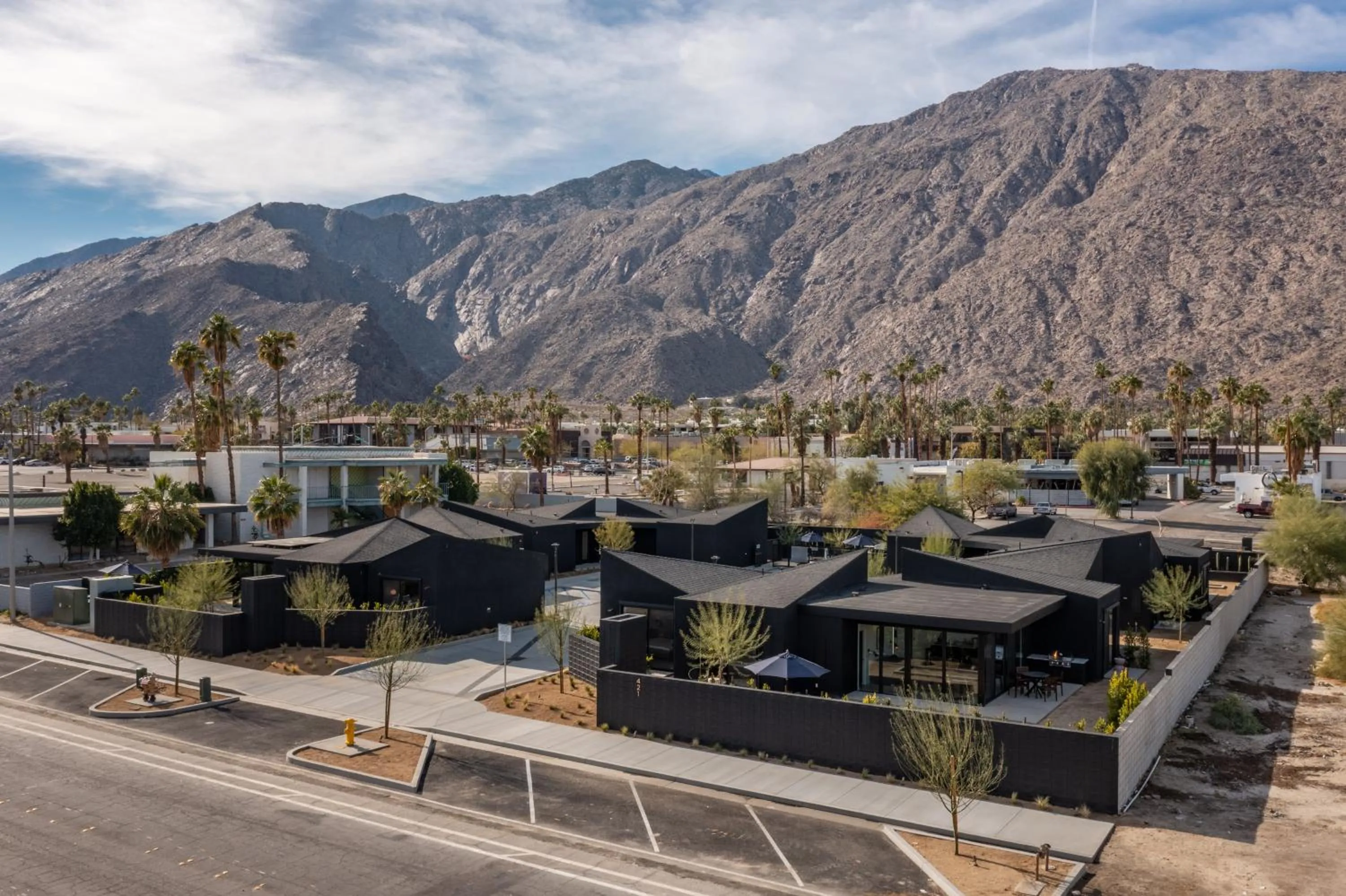 Blackhaus Suites by AvantStay Modern Comfort in Downtown Palm Springs