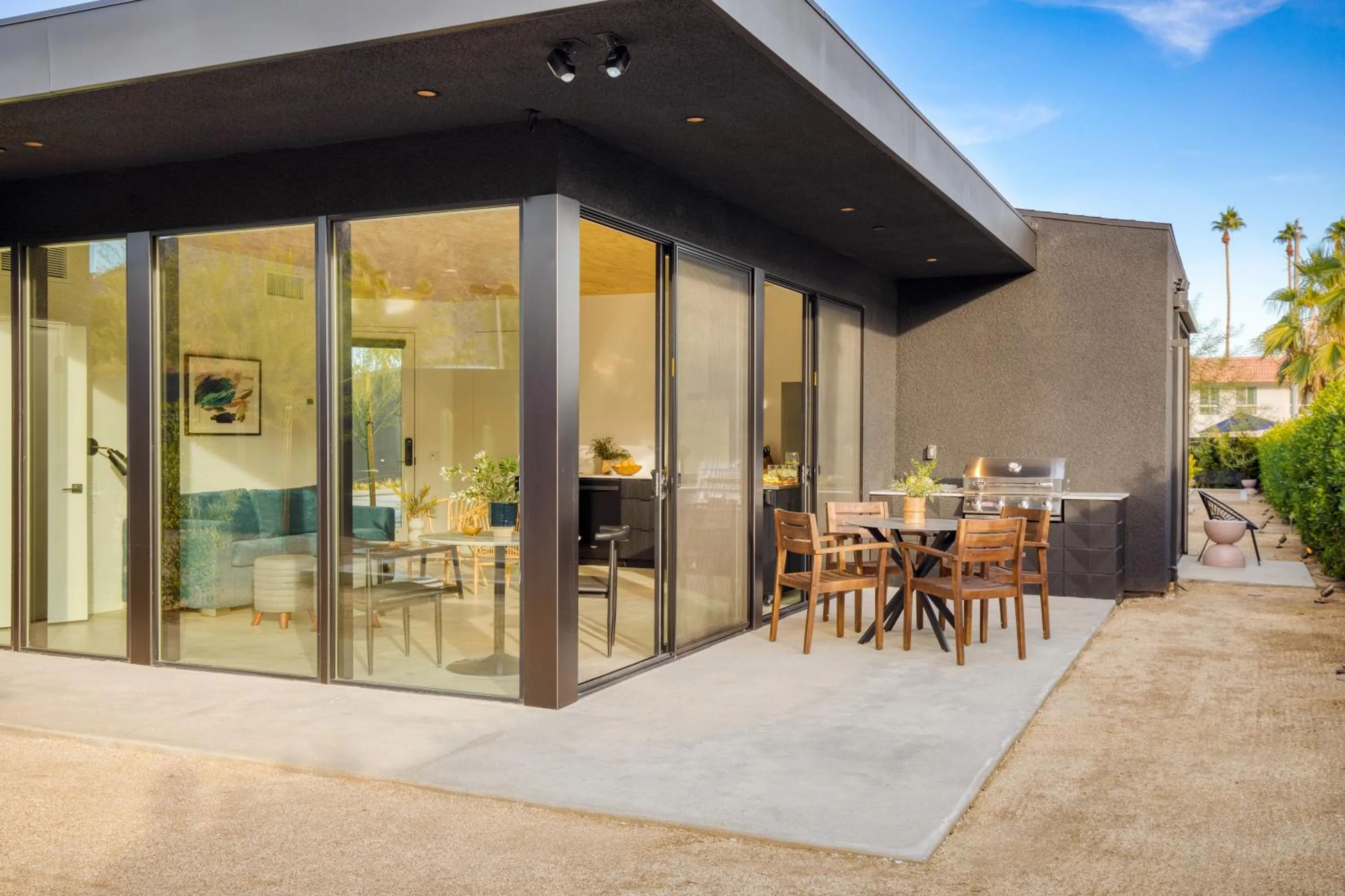Blackhaus Suites by AvantStay Modern Comfort in Downtown Palm Springs