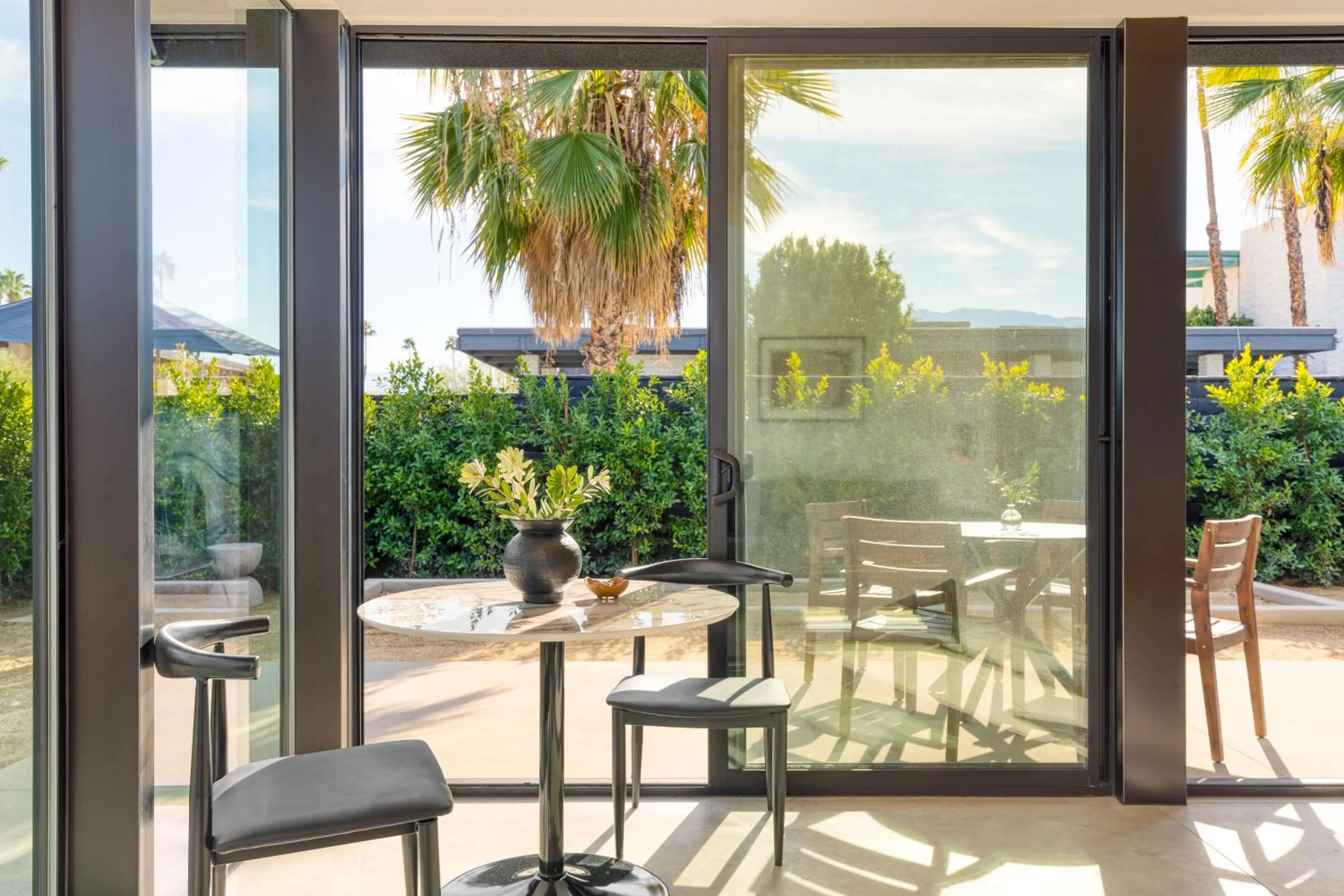 Blackhaus Suites by AvantStay Modern Comfort in Downtown Palm Springs