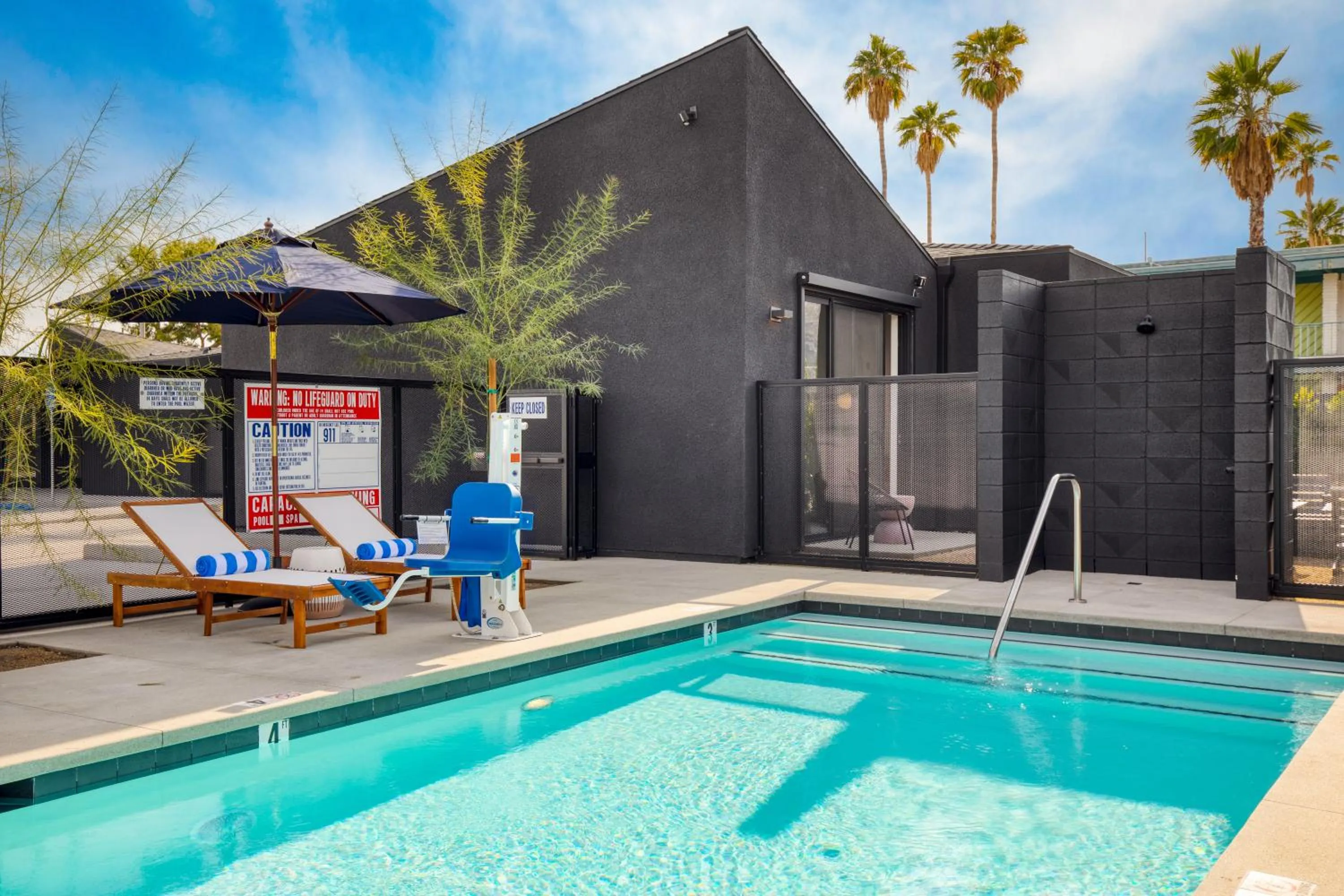 Blackhaus Suites by AvantStay Modern Comfort in Downtown Palm Springs