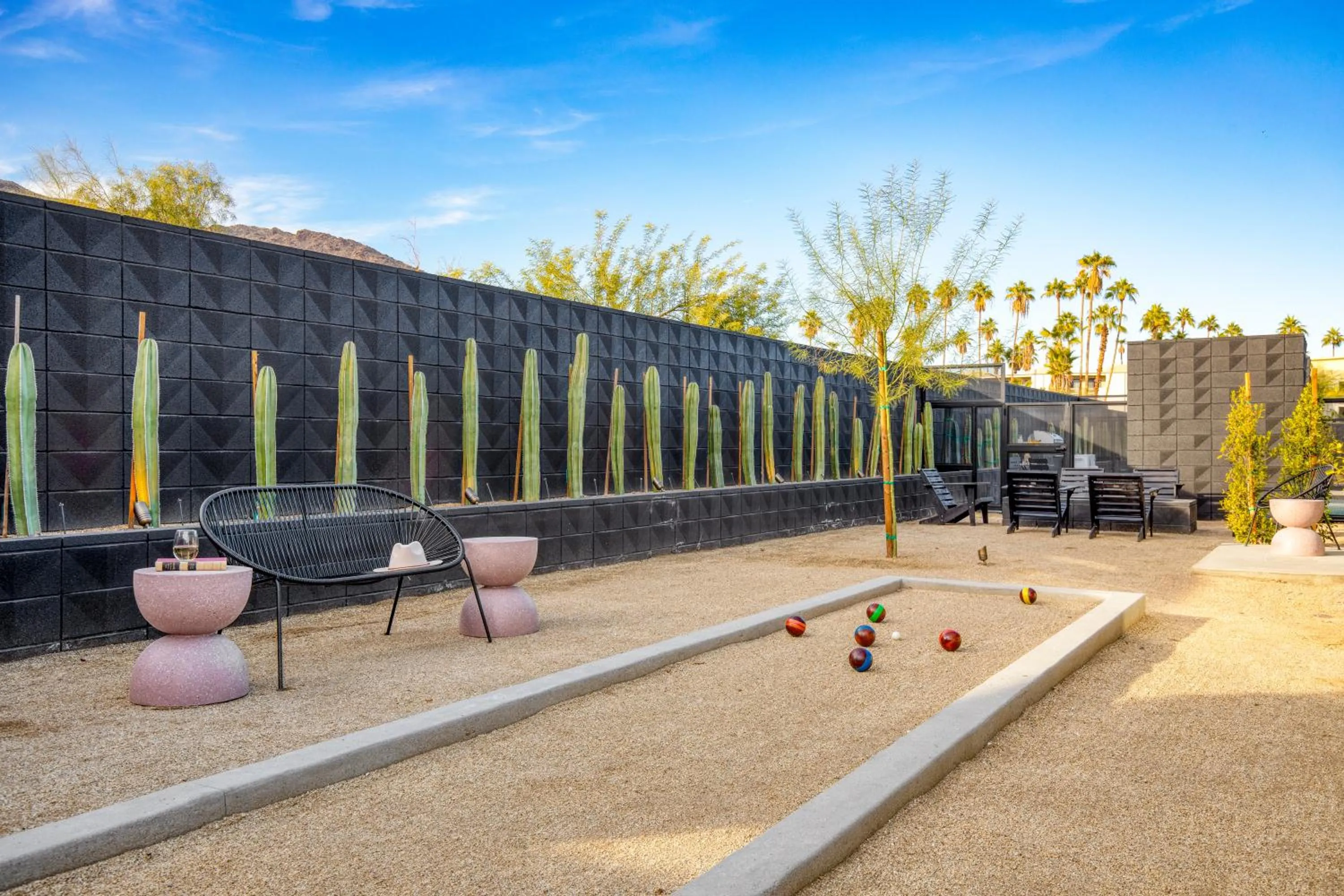 Blackhaus Suites by AvantStay Modern Comfort in Downtown Palm Springs
