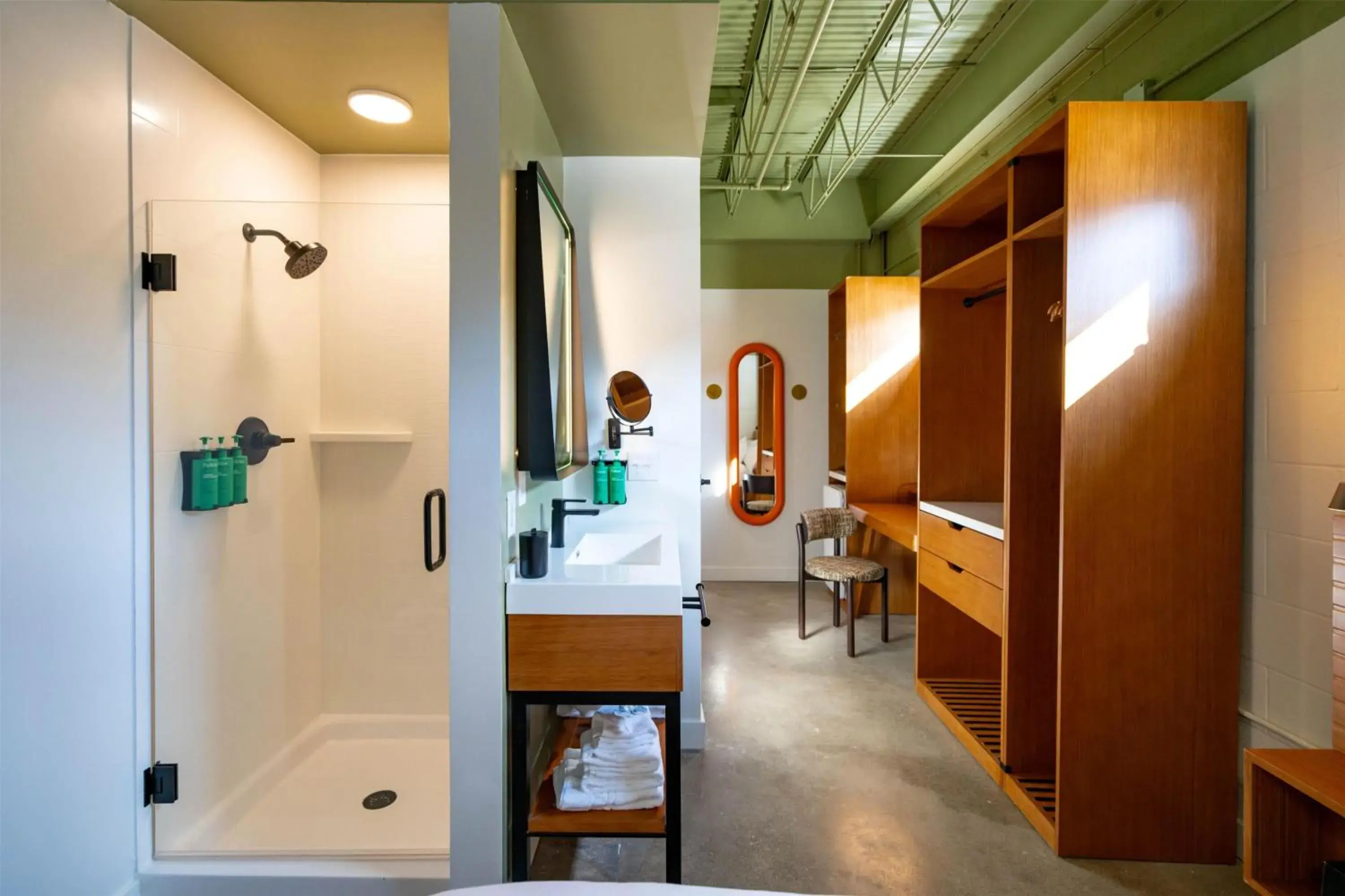 Room with One Single and One Full Size Bed in The Myriad Hotel Louisville, Tapestry Collection by Hilton Room with One Single and One Full Size Bed in The Myriad Hotel Louisville, Tapestry Collection by Hilton