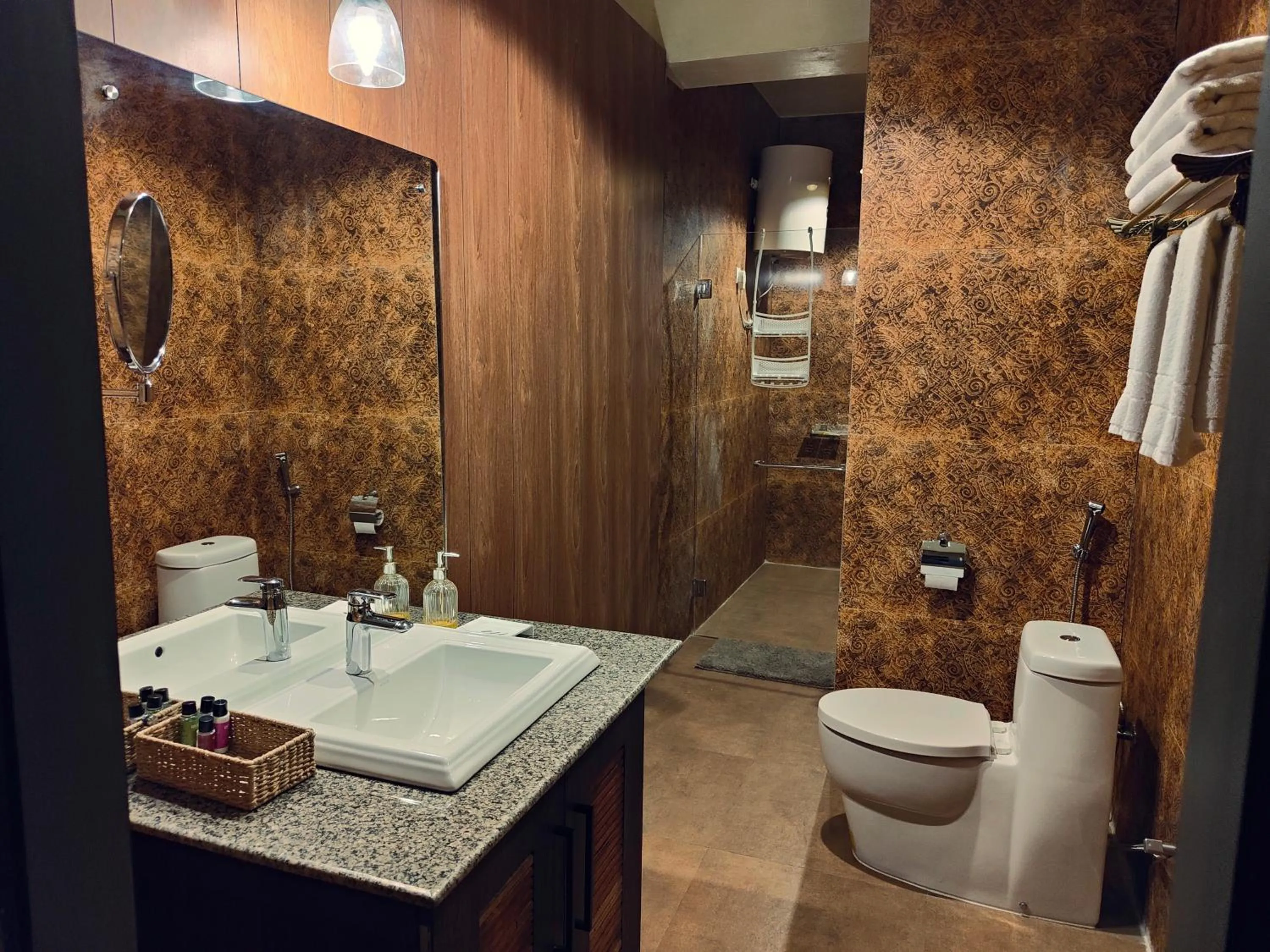 Shower in Hotel Acropolis