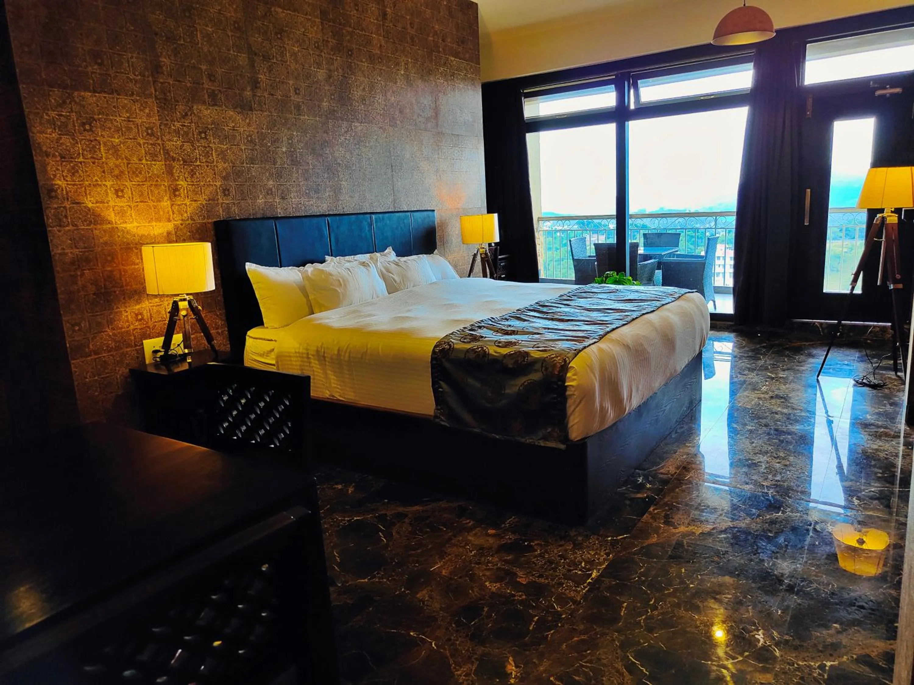 Shower in Hotel Acropolis