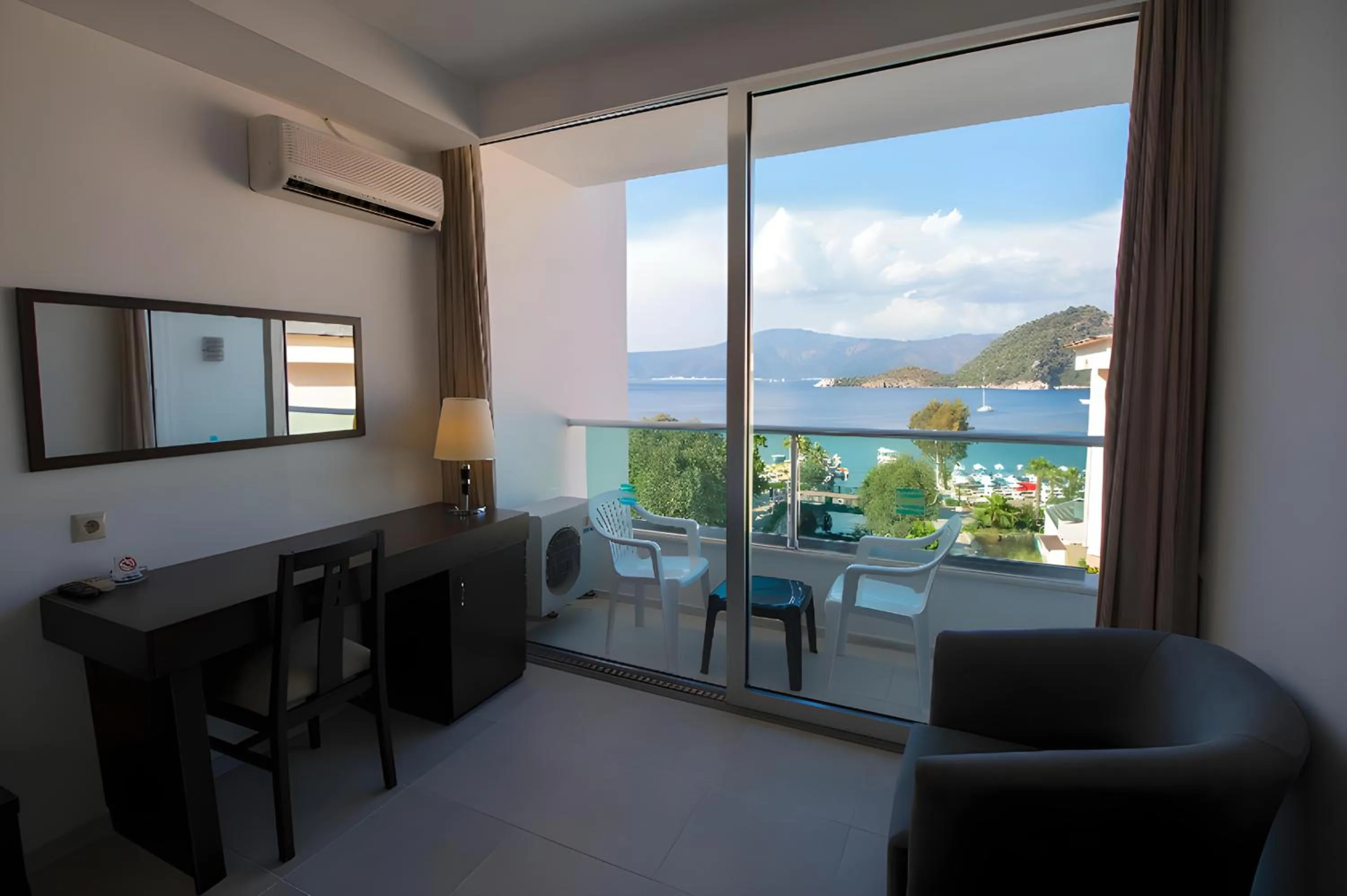 Photo of the whole room in SUPREME BEACH İÇMELER Adults Only