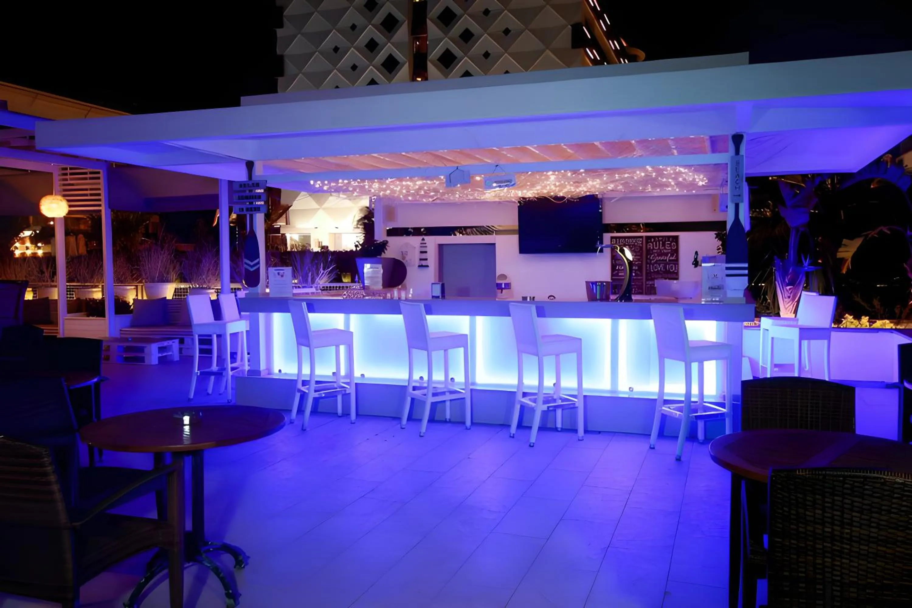 Lounge or bar in SUPREME BEACH İÇMELER Adults Only
