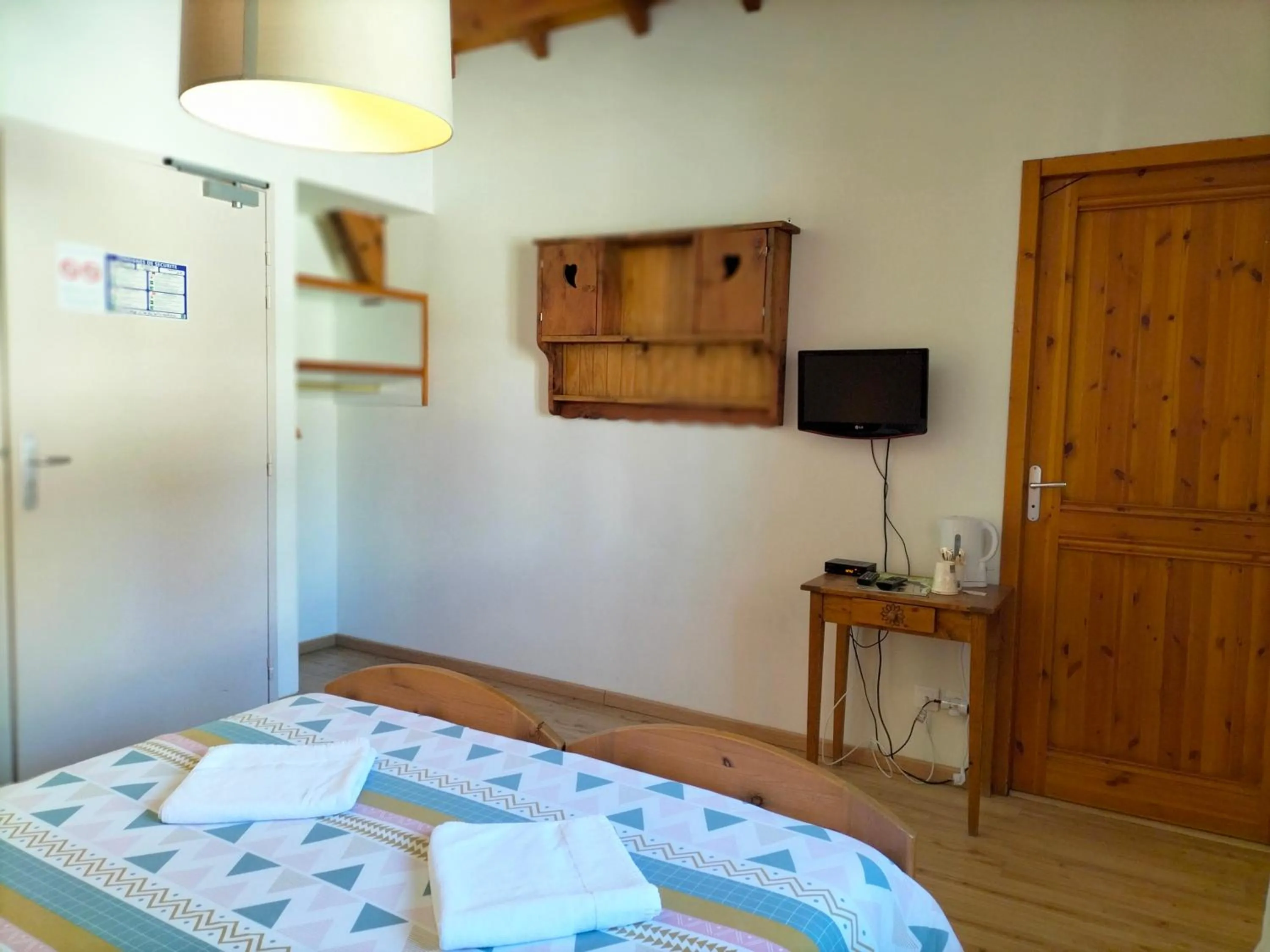 Bedroom, Bed in Auberge La maison de Catherine