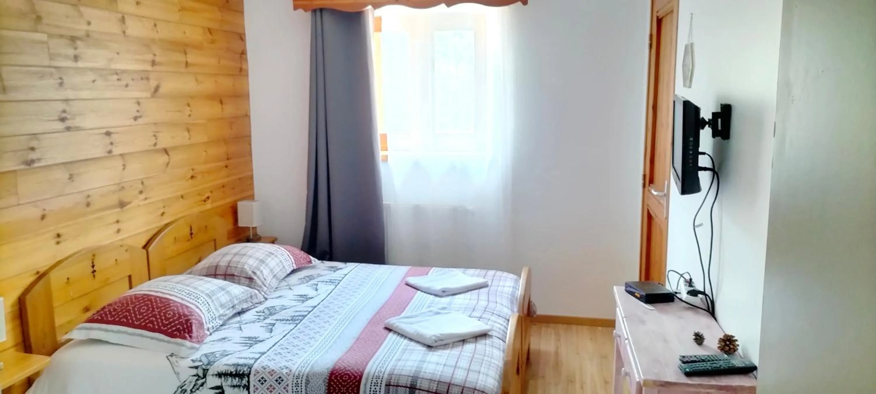 Bedroom, Bed in Auberge La maison de Catherine