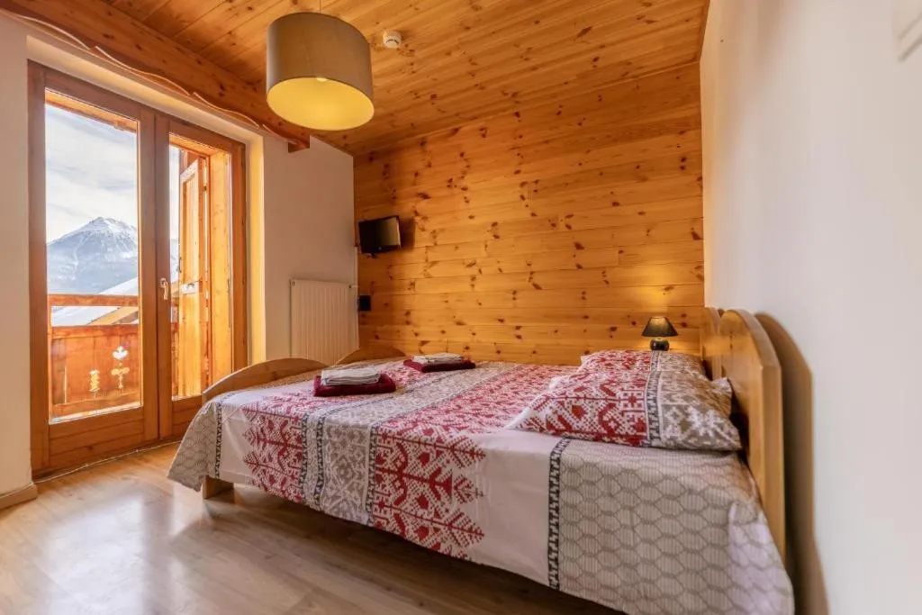Bedroom, Bed in Auberge La maison de Catherine