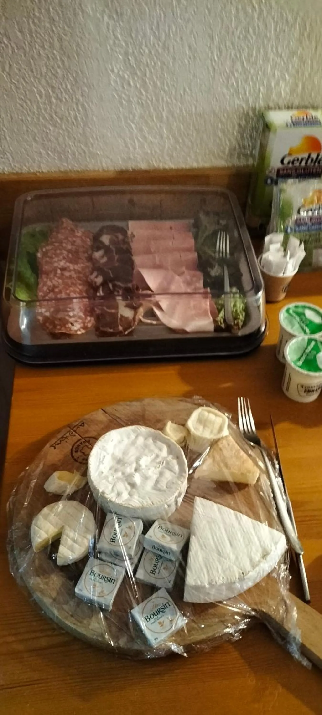 Buffet breakfast in Auberge La maison de Catherine