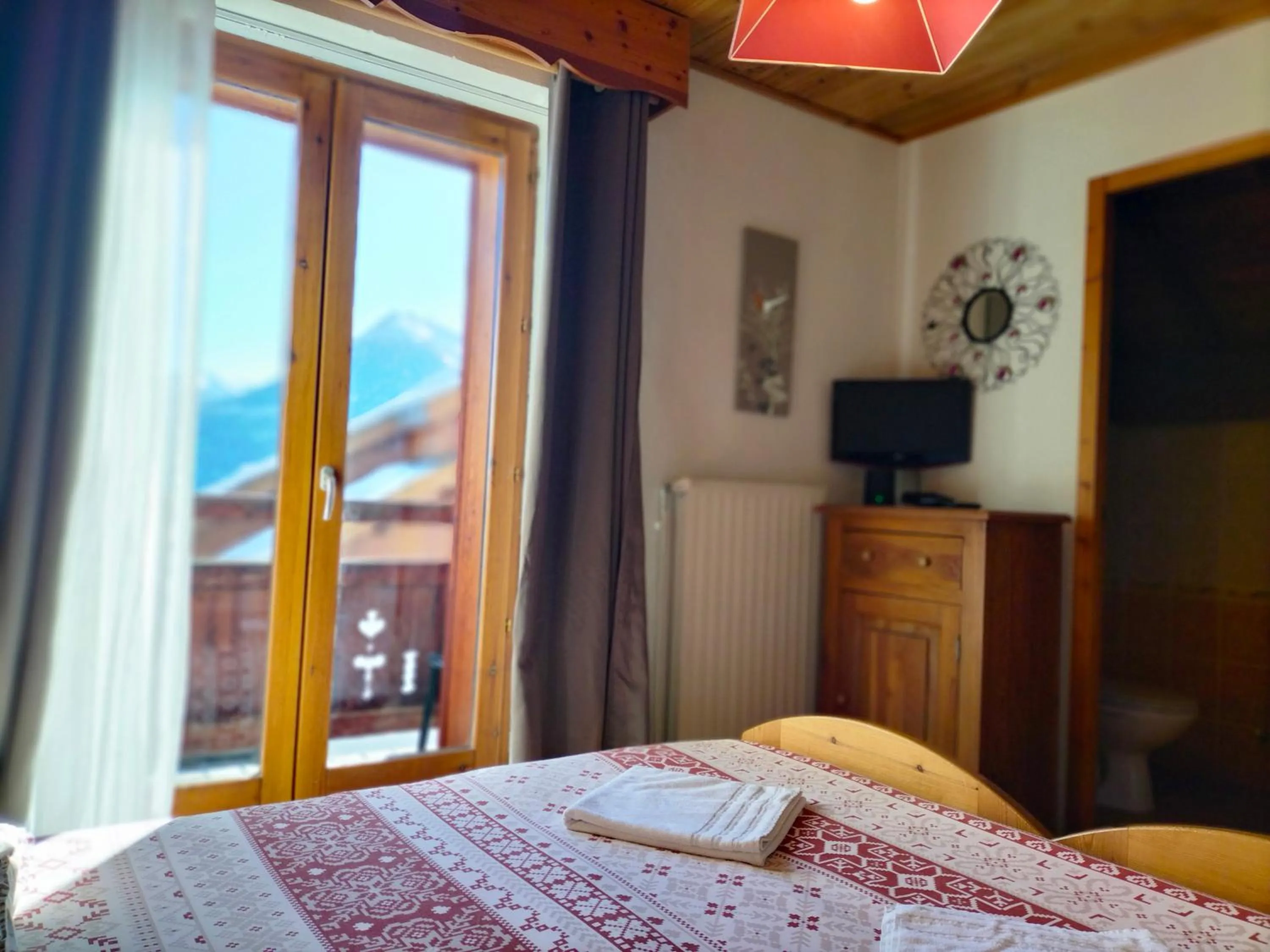 Bedroom, Bed in Auberge La maison de Catherine