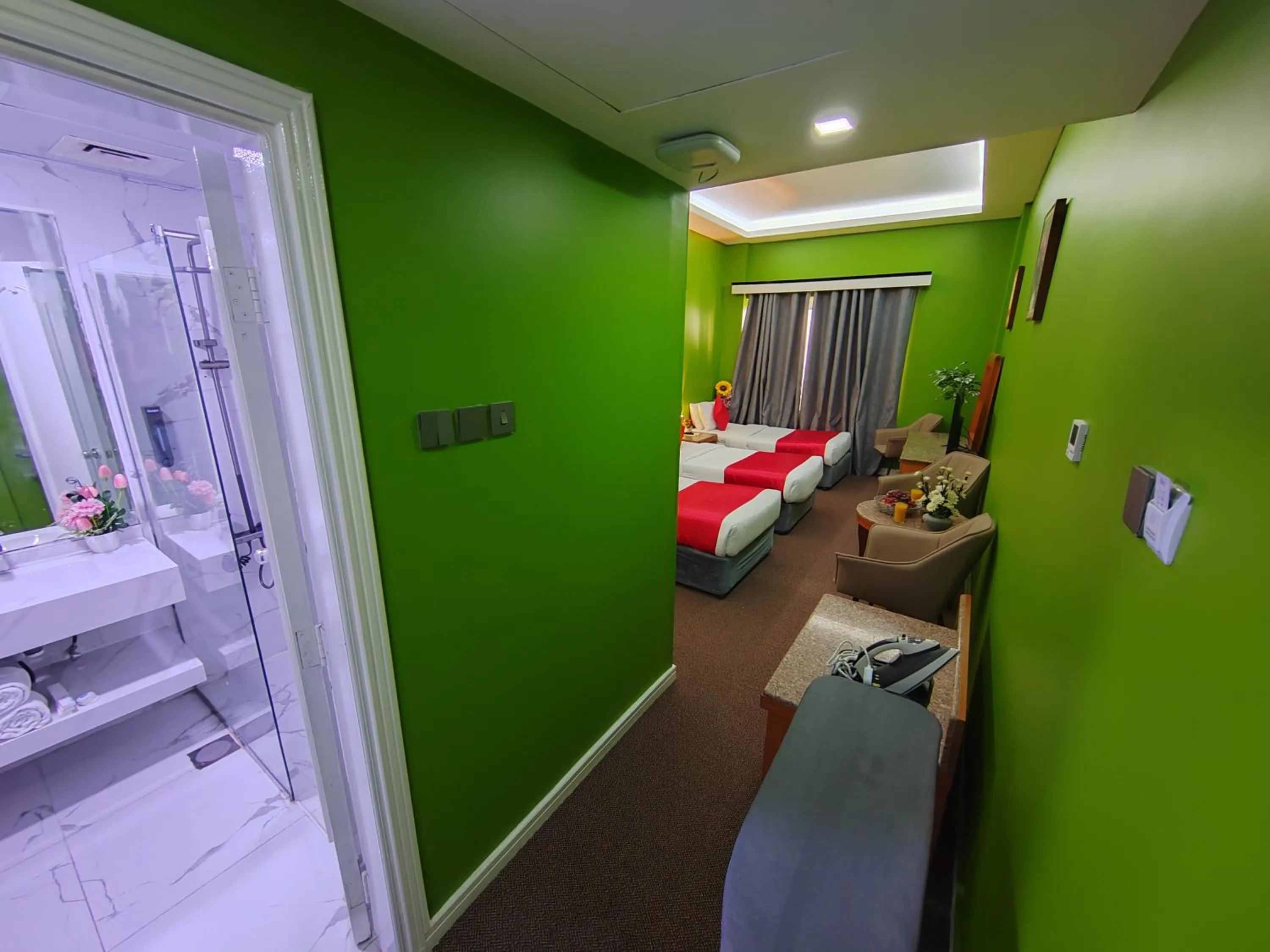 Bathroom, Bed in Le Paradise Palace Hotel Deira Dubai Al Rigga