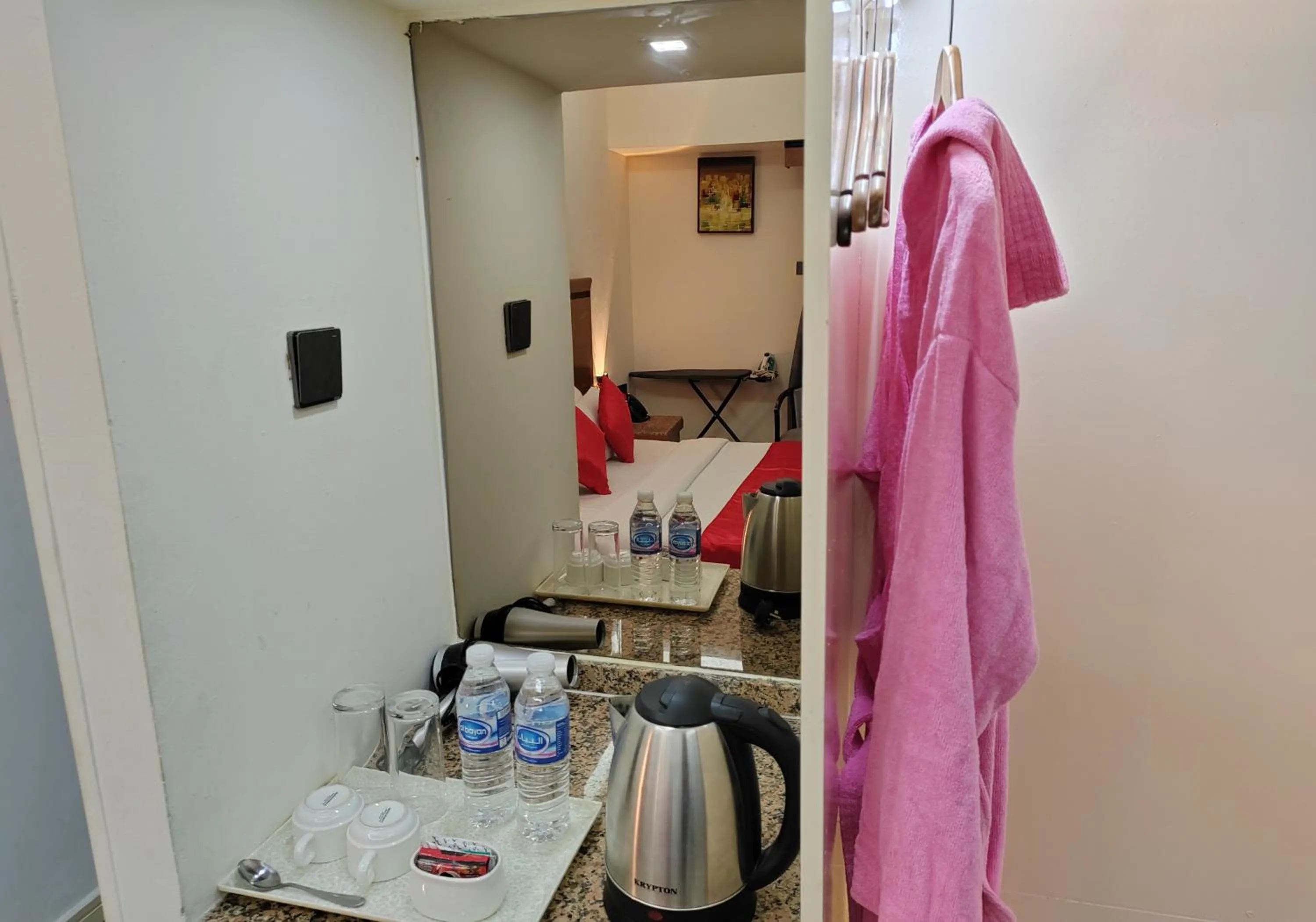 Toilet, Bed in Le Paradise Palace Hotel Deira Dubai Al Rigga