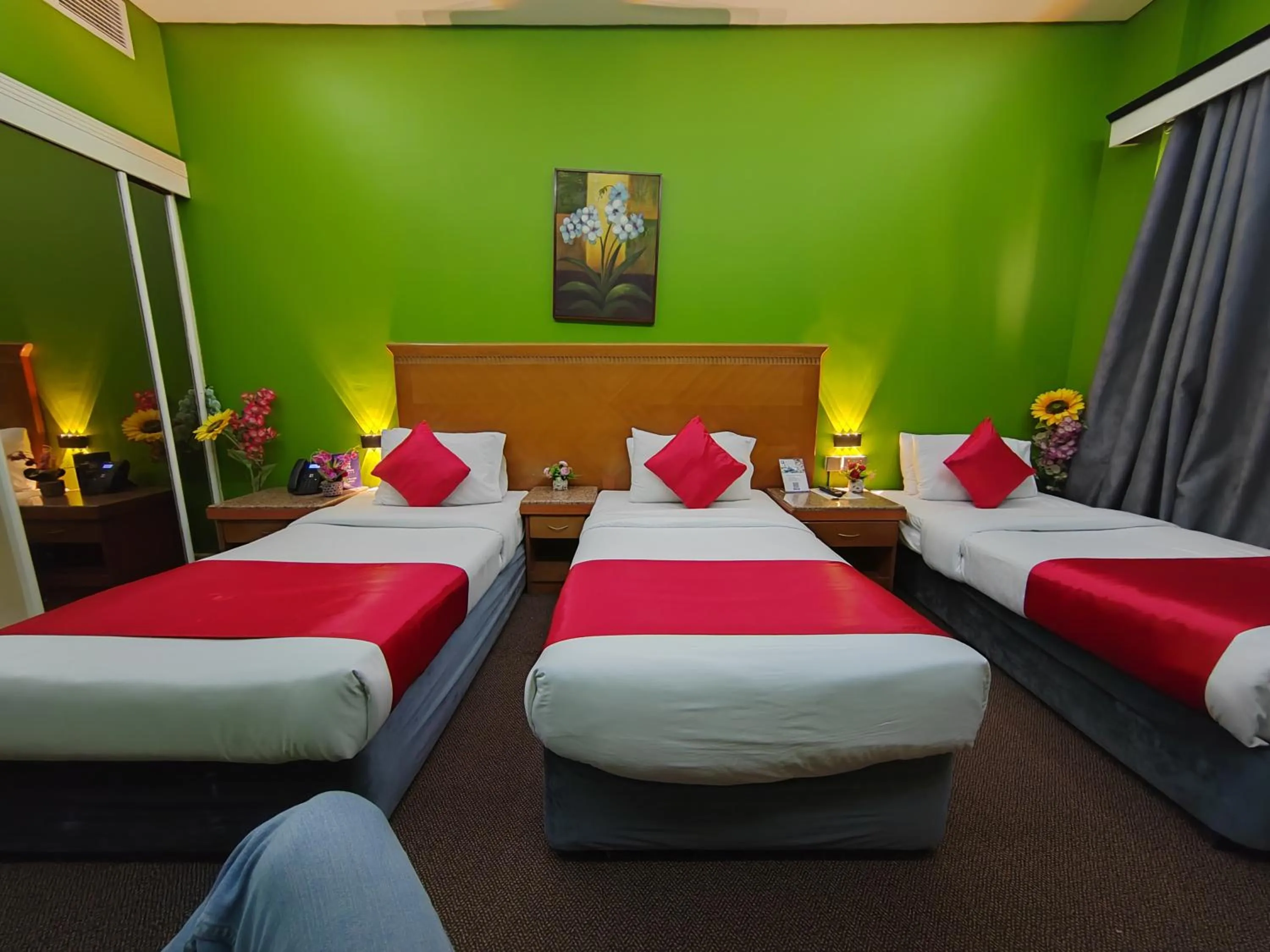 Bedroom, Bed in Le Paradise Palace Hotel Deira Dubai Al Rigga