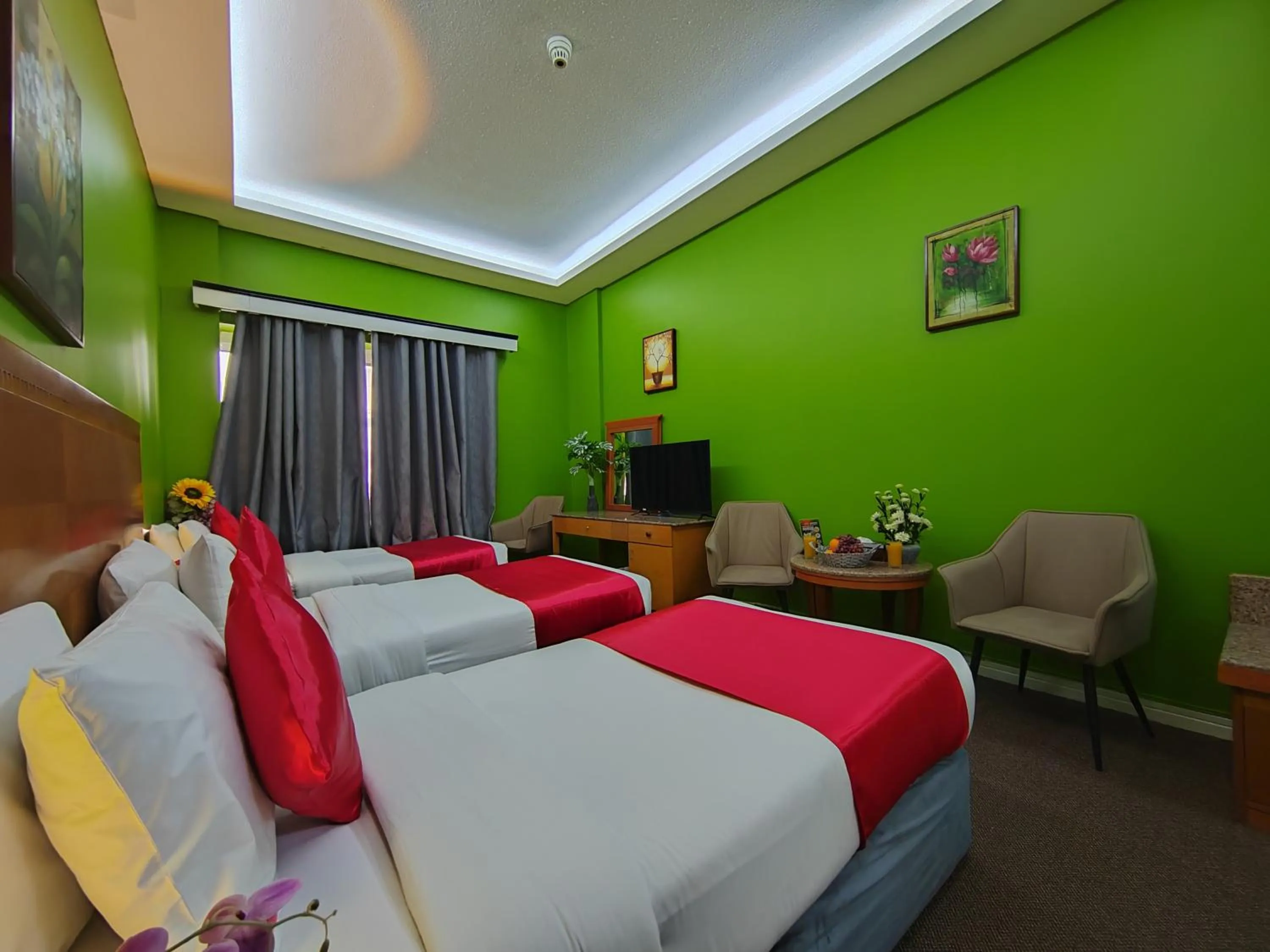 Seating area, Bed in Le Paradise Palace Hotel Deira Dubai Al Rigga