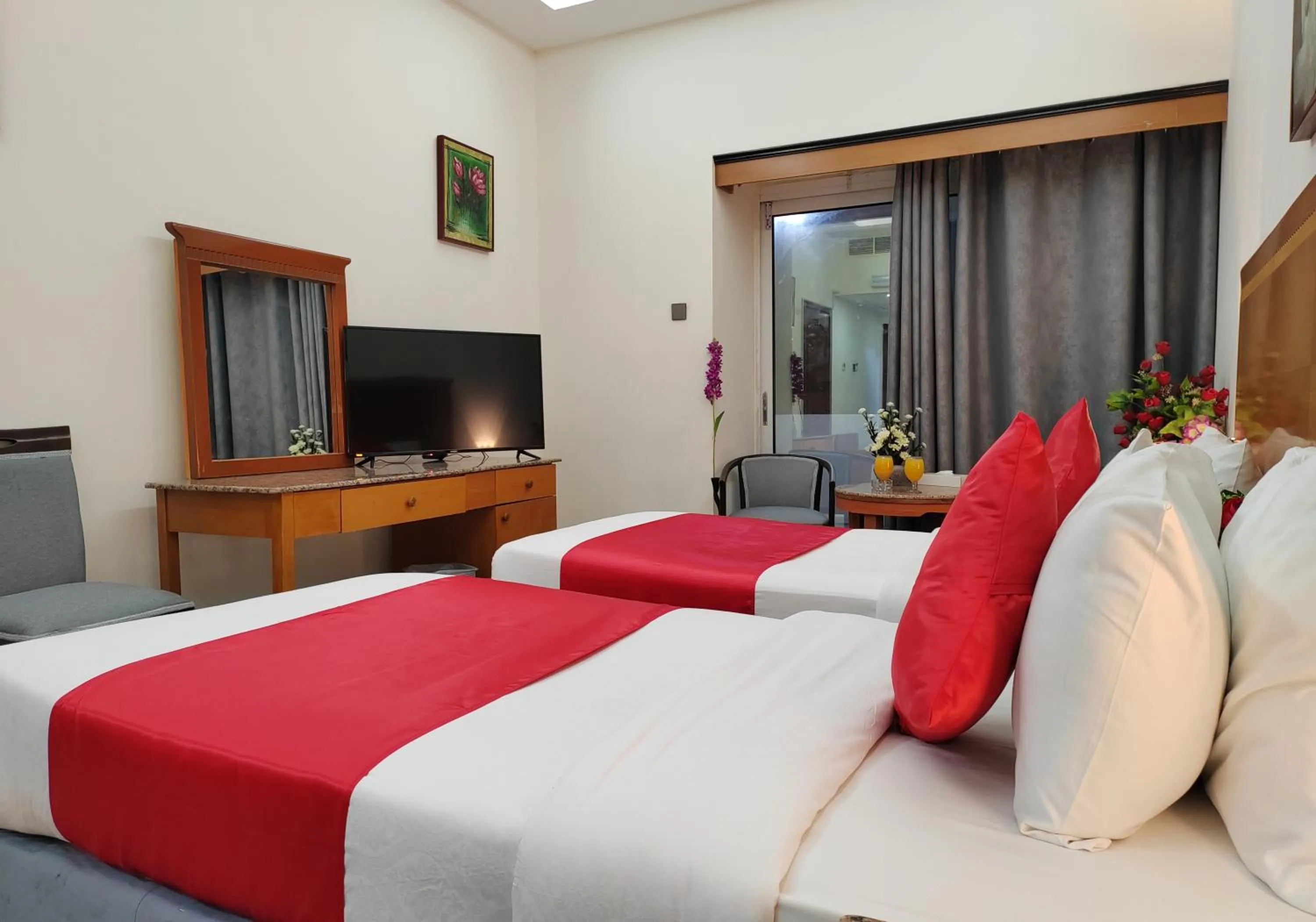 Communal lounge/ TV room, Bed in Le Paradise Palace Hotel Deira Dubai Al Rigga