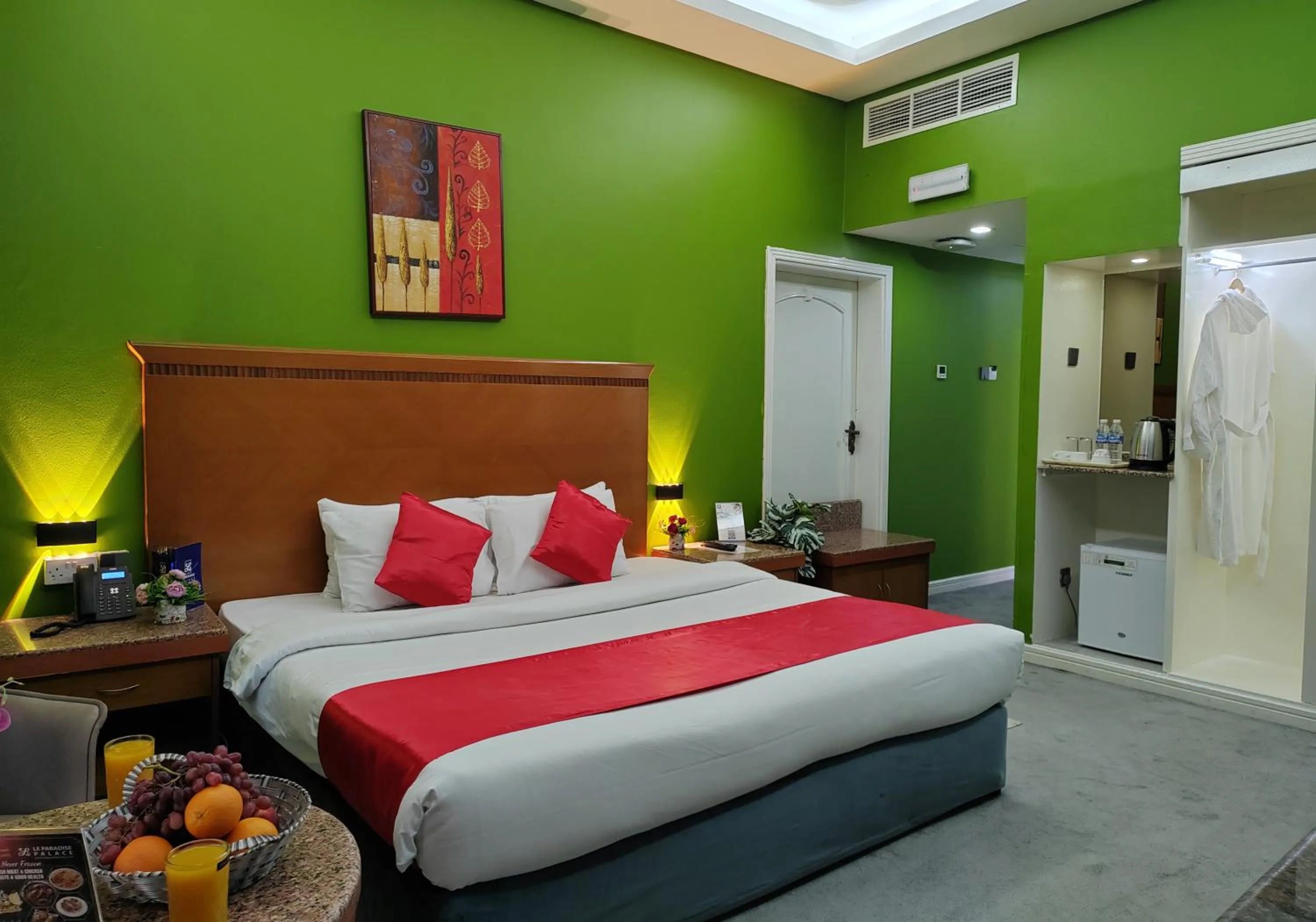 Facade/entrance, Bed in Le Paradise Palace Hotel Deira Dubai Al Rigga