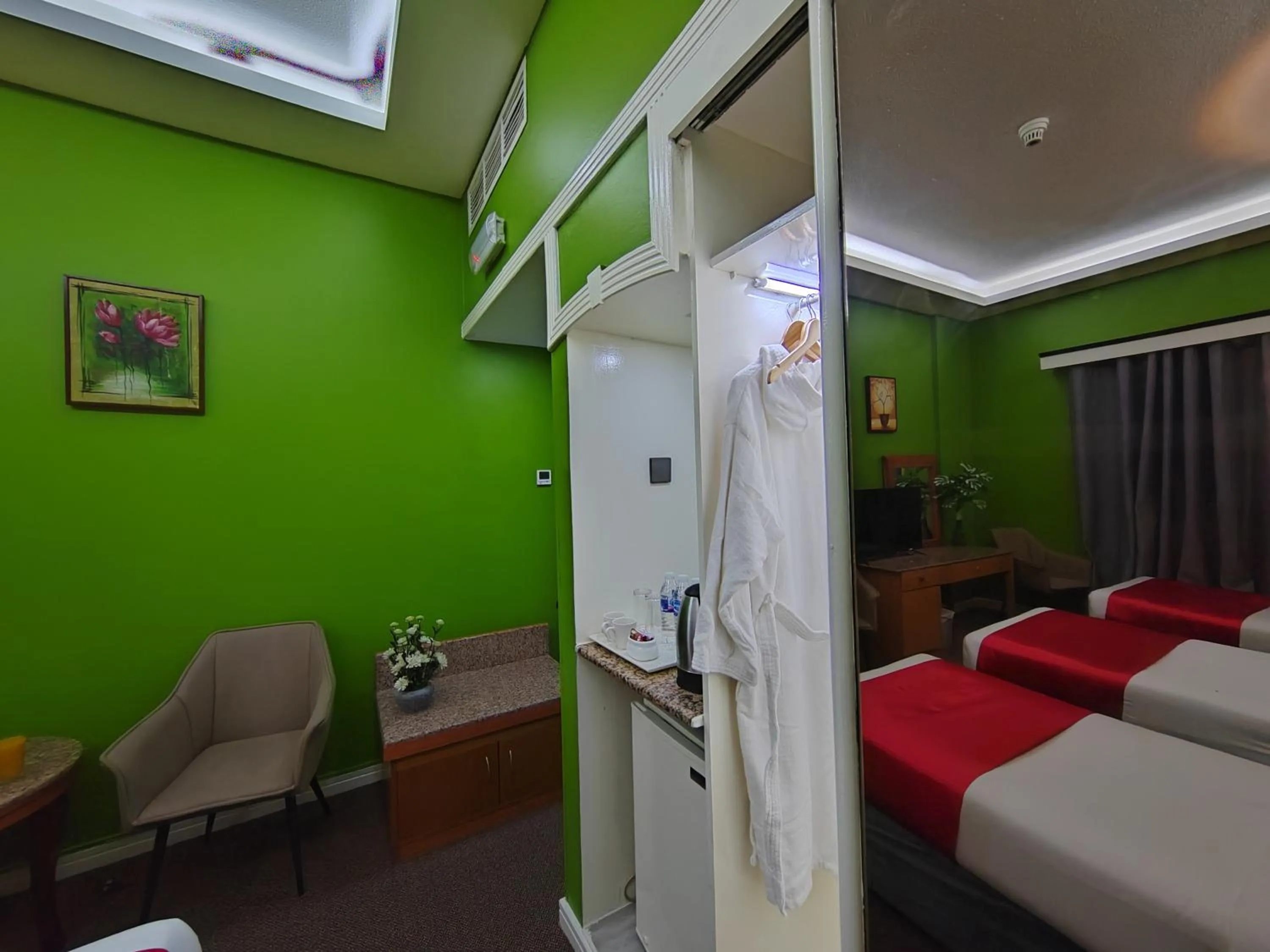 Bedroom, Bed in Le Paradise Palace Hotel Deira Dubai Al Rigga