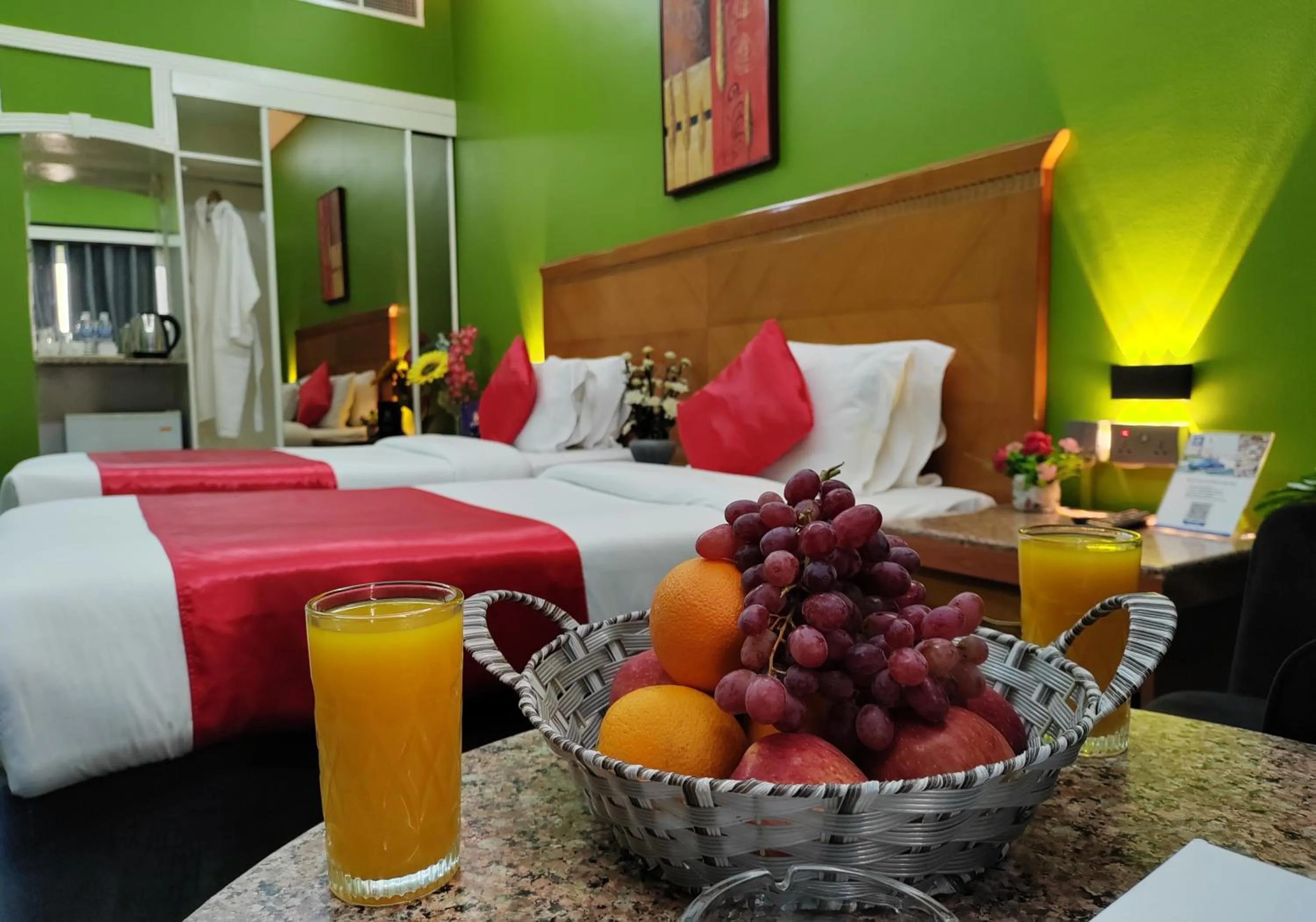 Living room, Bed in Le Paradise Palace Hotel Deira Dubai Al Rigga