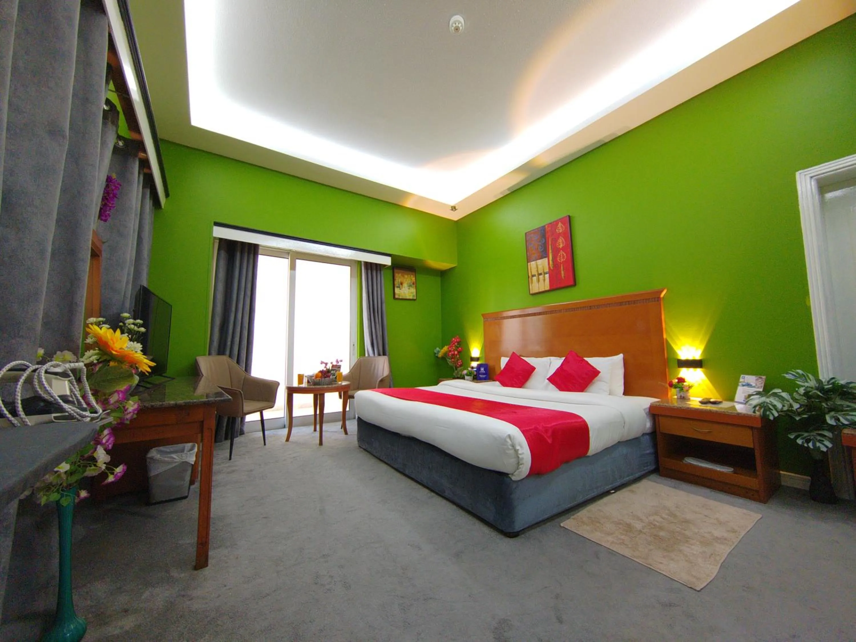 Dining area, Bed in Le Paradise Palace Hotel Deira Dubai Al Rigga