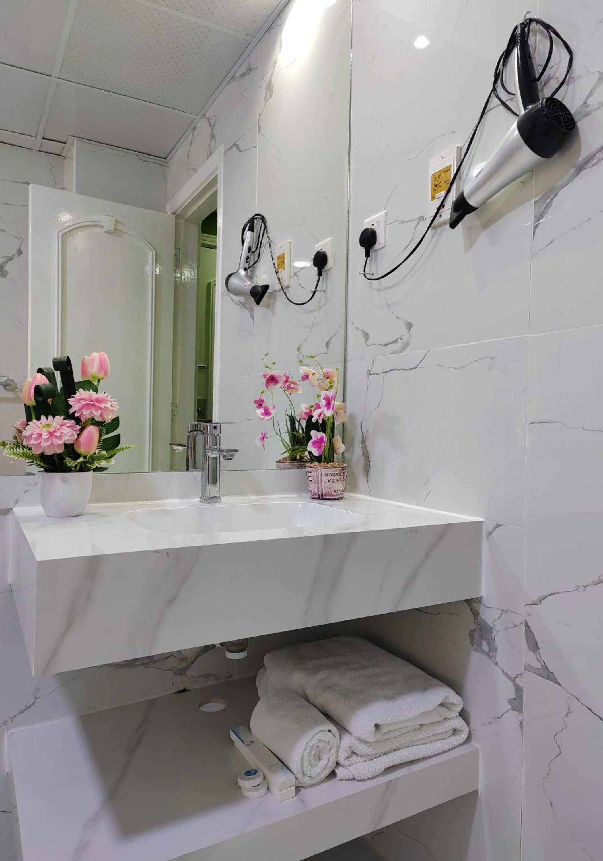 Bathroom in Le Paradise Palace Hotel Deira Dubai Al Rigga