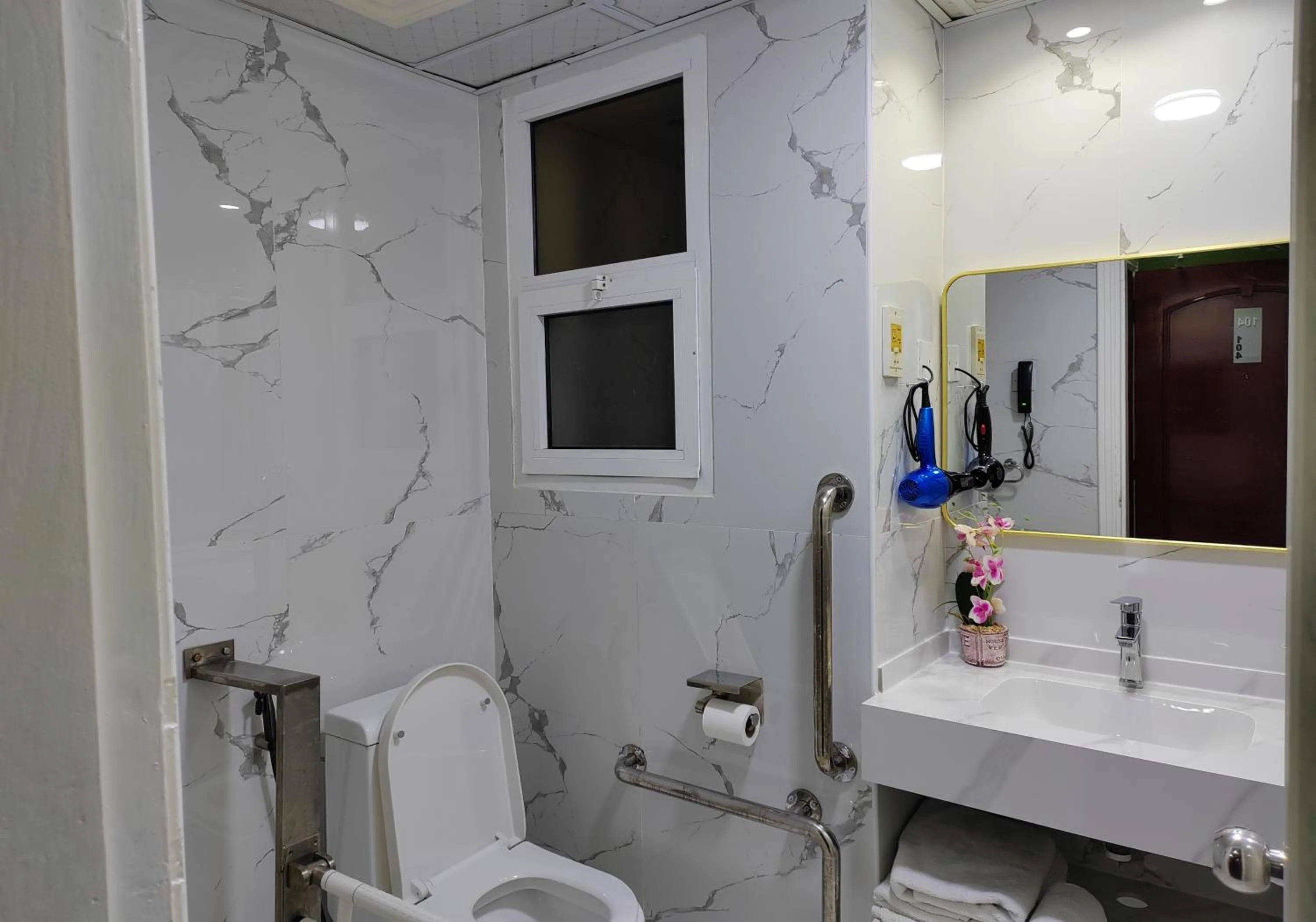 Bathroom in Le Paradise Palace Hotel Deira Dubai Al Rigga