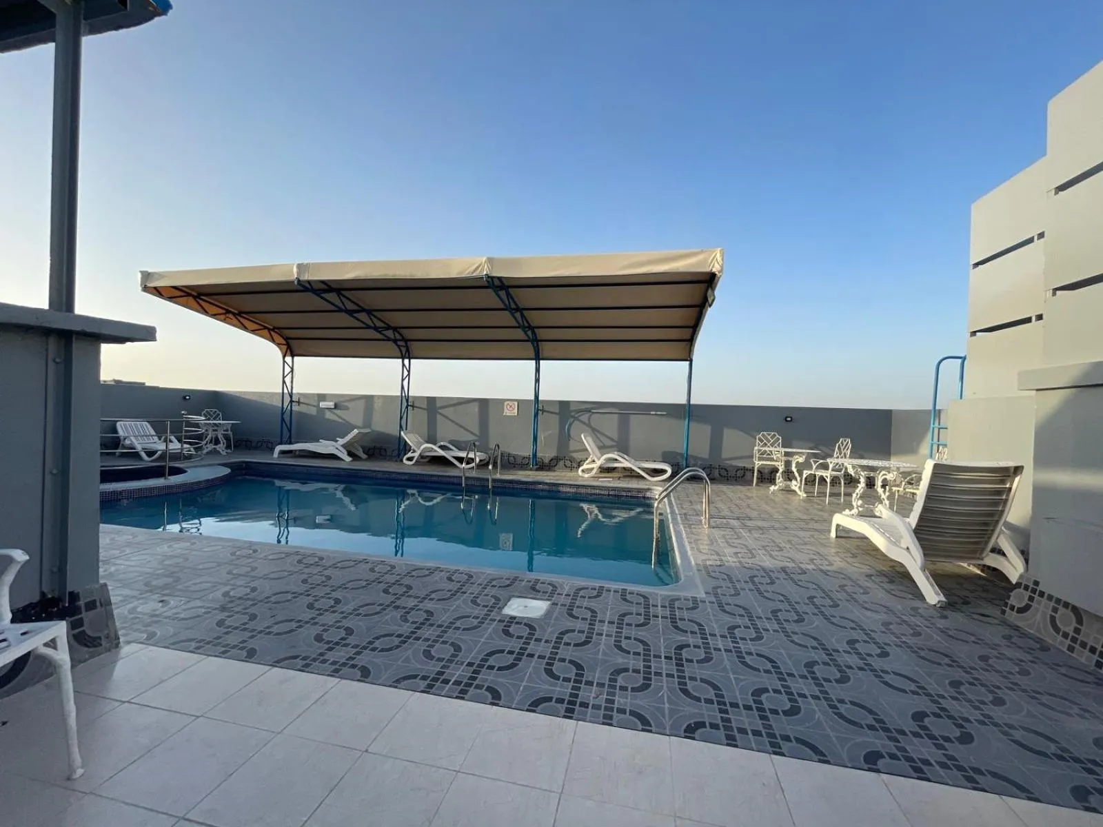 Diving in Le Paradise Palace Hotel Deira Dubai Al Rigga