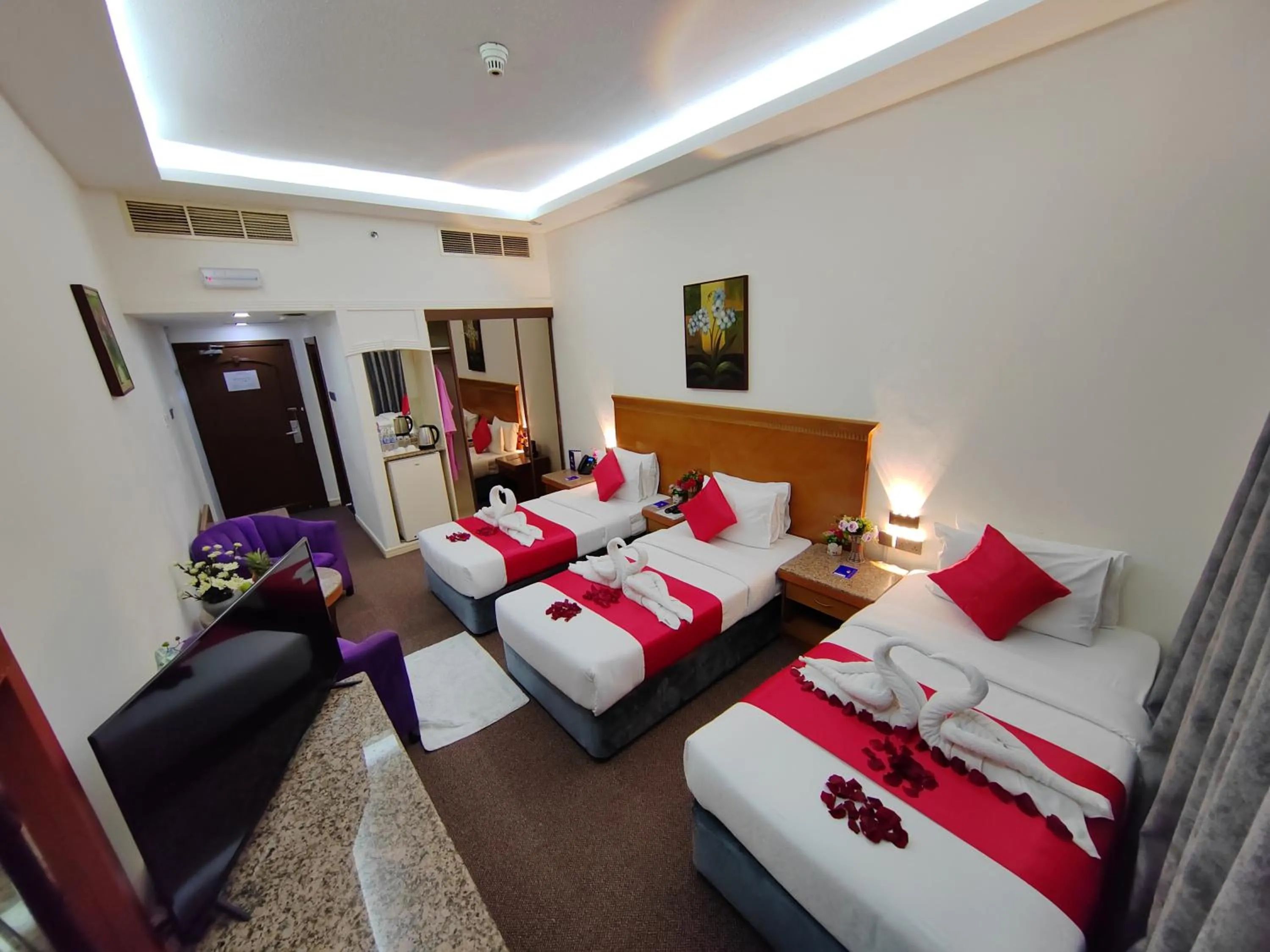 Communal lounge/ TV room, Bed in Le Paradise Palace Hotel Deira Dubai Al Rigga