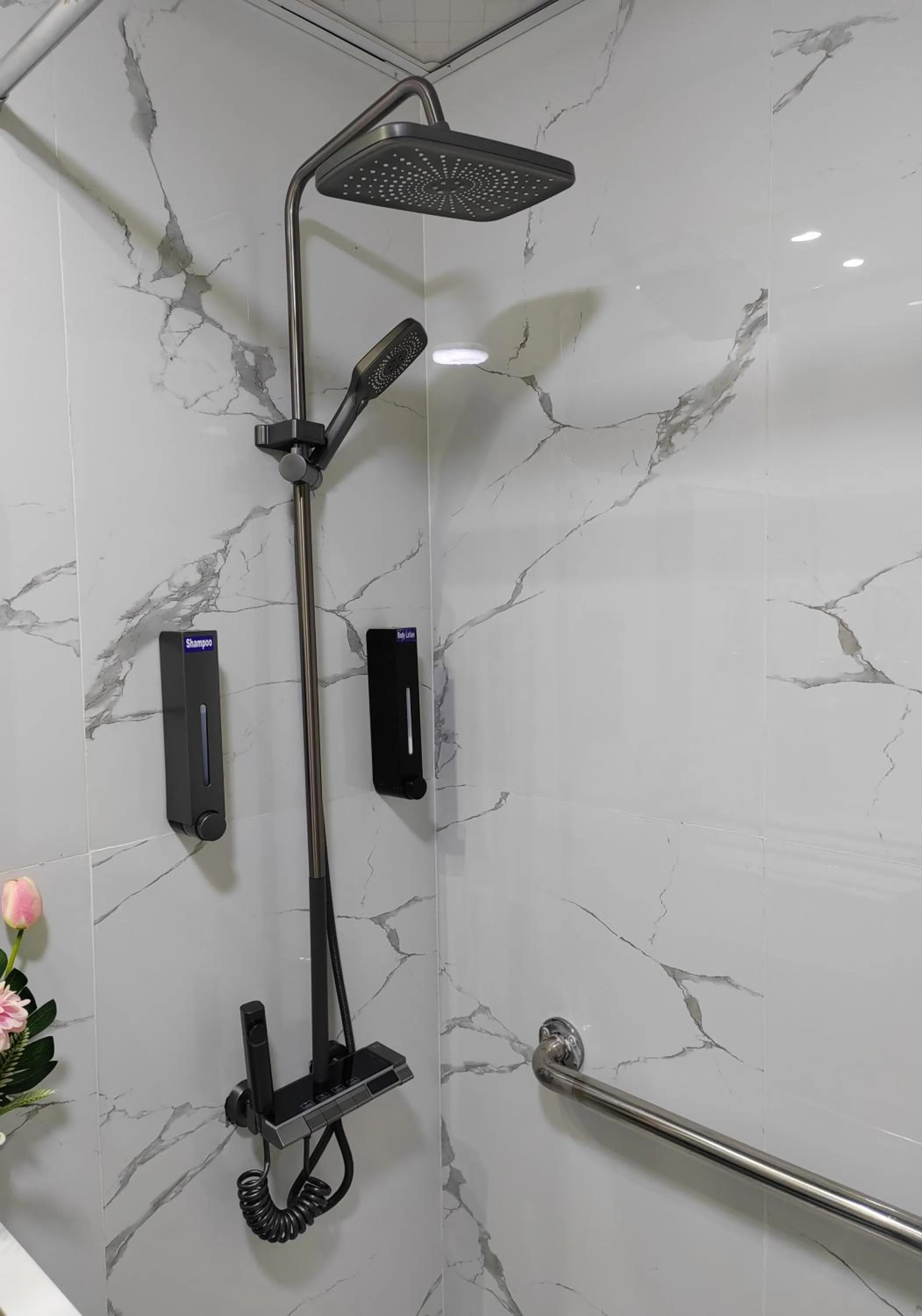 Bathroom in Le Paradise Palace Hotel Deira Dubai Al Rigga