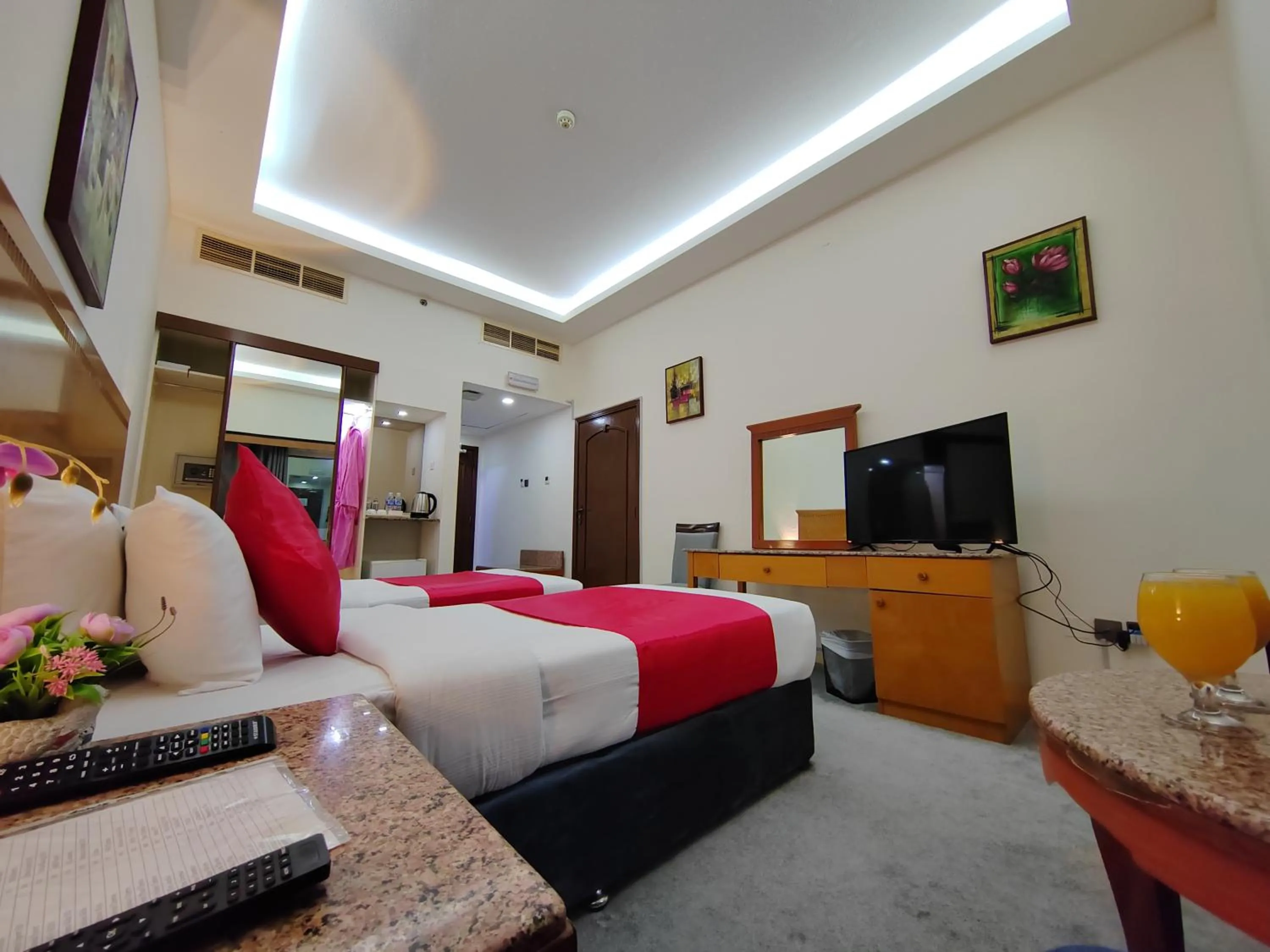 Communal lounge/ TV room, Bed in Le Paradise Palace Hotel Deira Dubai Al Rigga