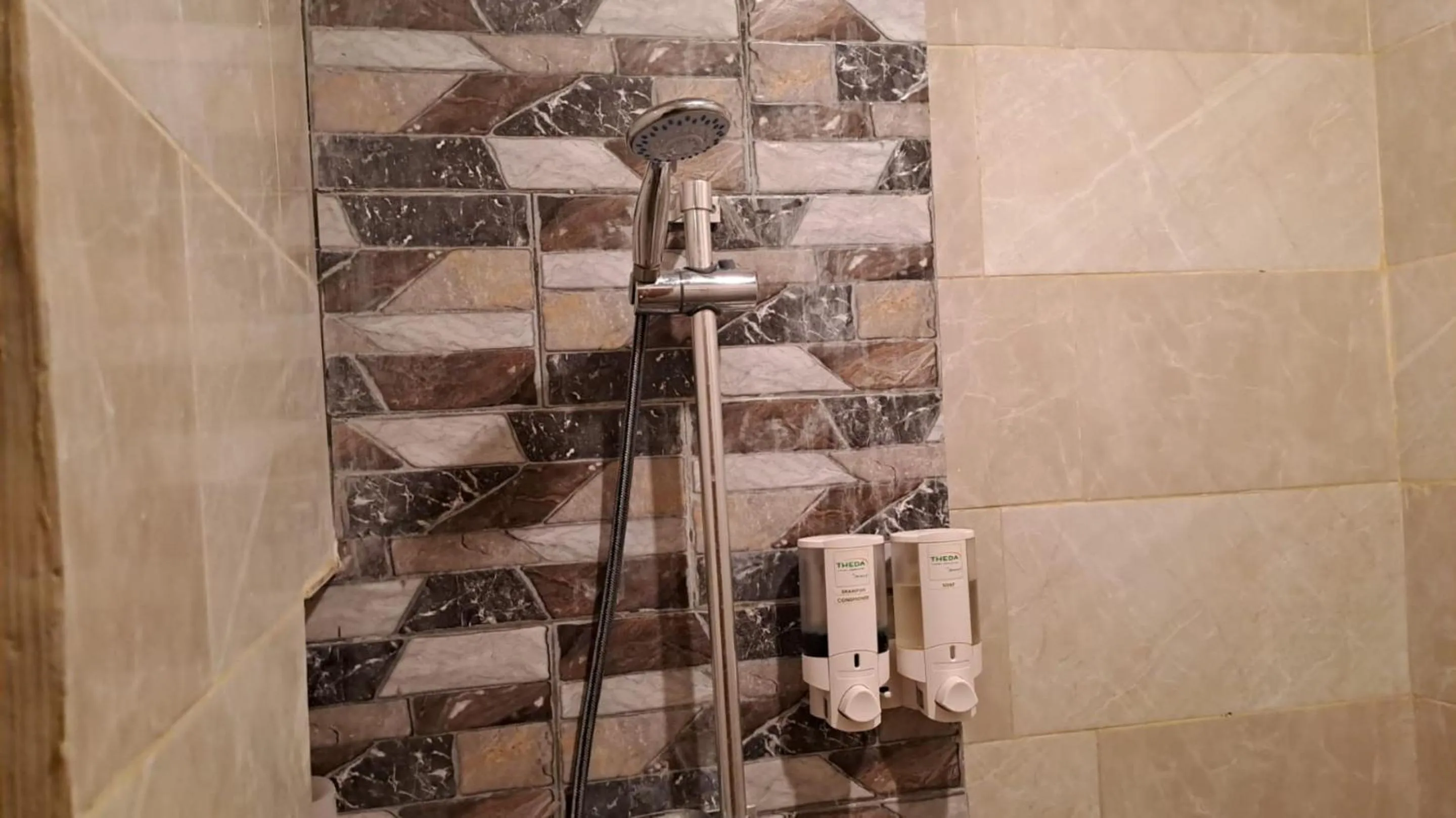 Shower in Bintang Khanida Syari'ah