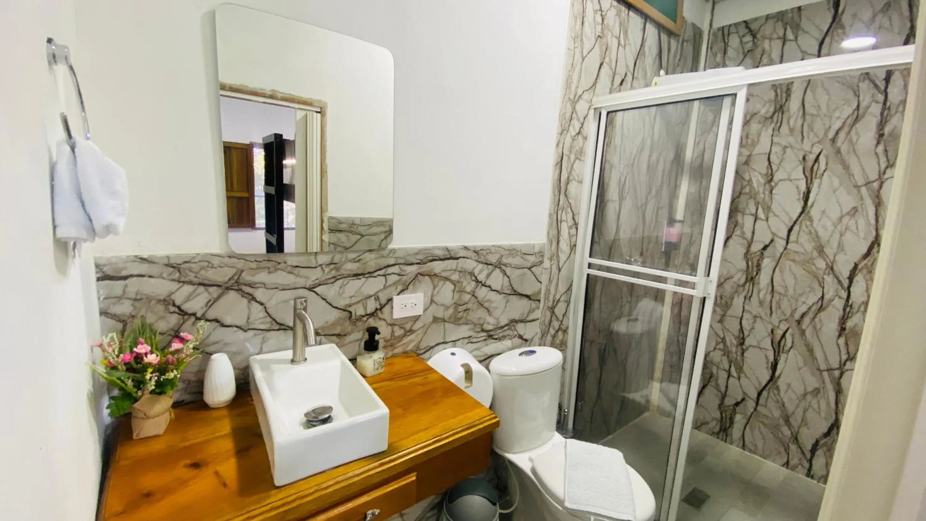 Shower in Coffee House Minca