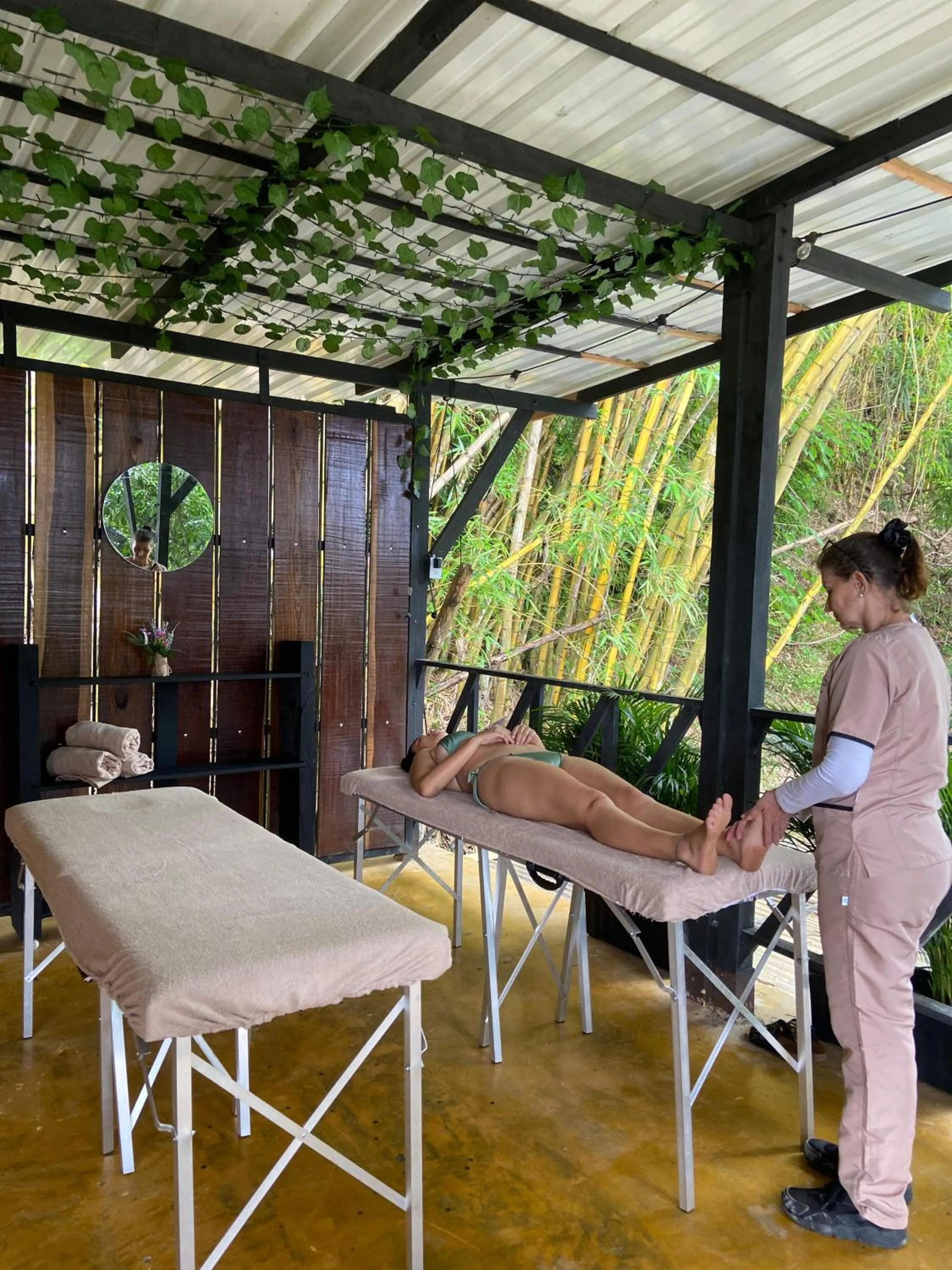 Massage in Coffee House Minca