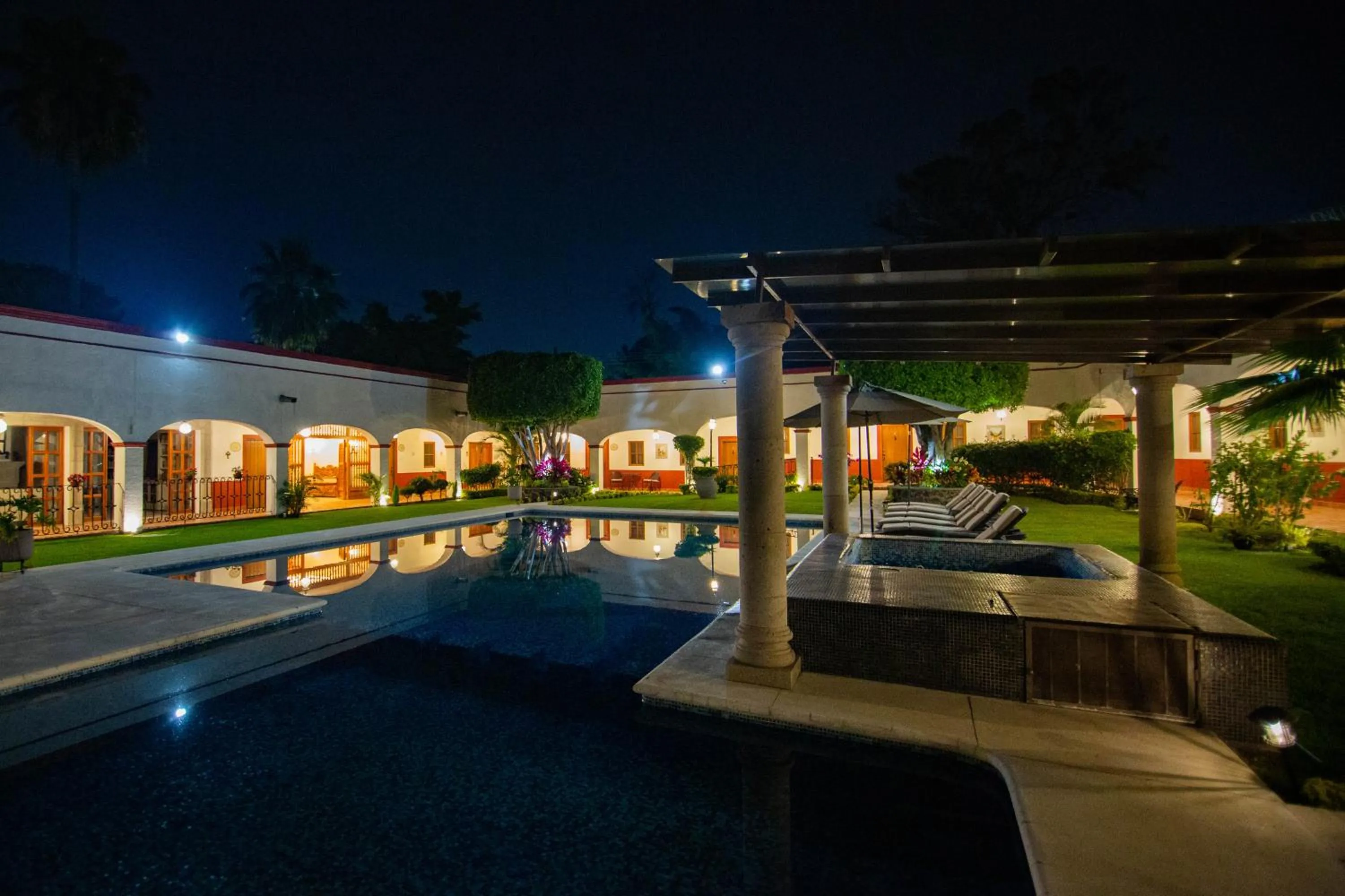 Night in Ex Hacienda Santa Cecilia