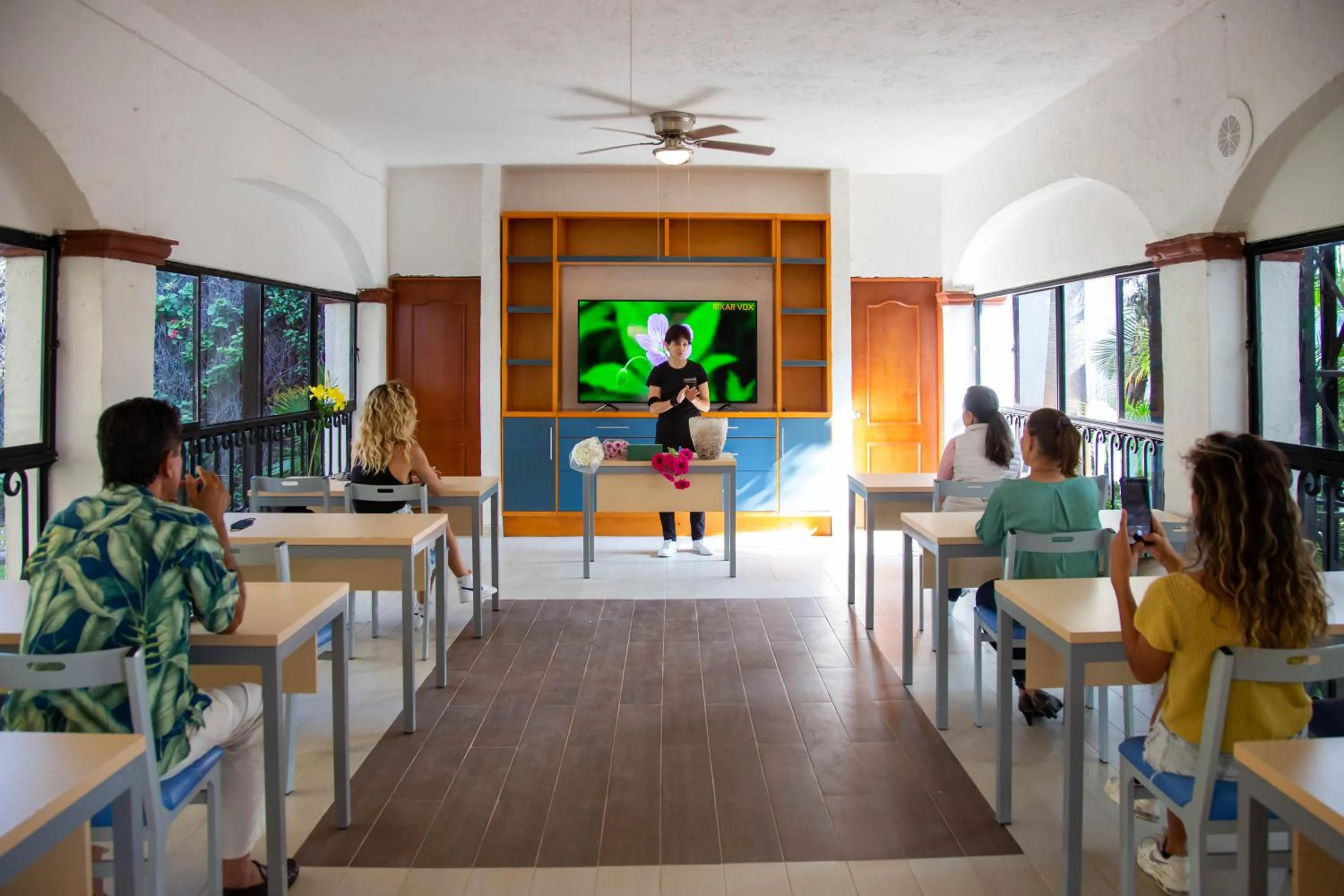 Business facilities in Ex Hacienda Santa Cecilia