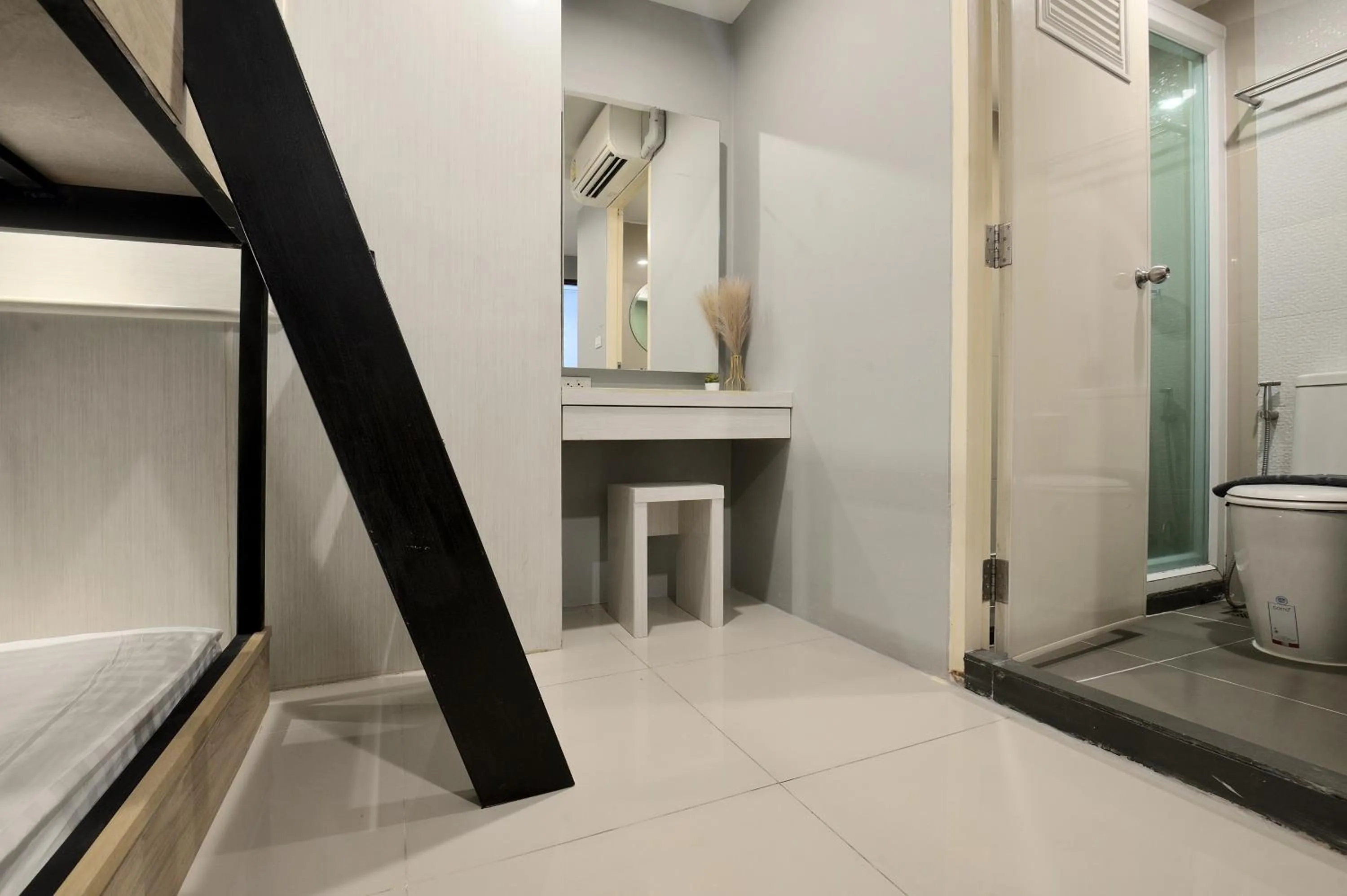 Bathroom in De Lux Bangkok Hotel