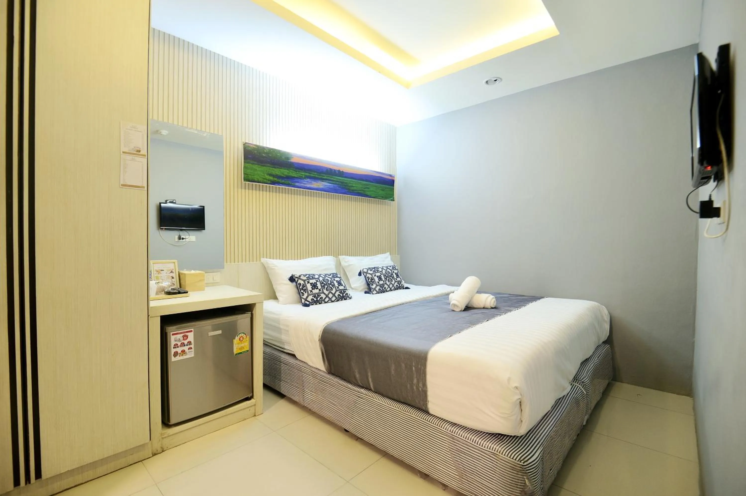 Bedroom, Bed in De Lux Bangkok Hotel